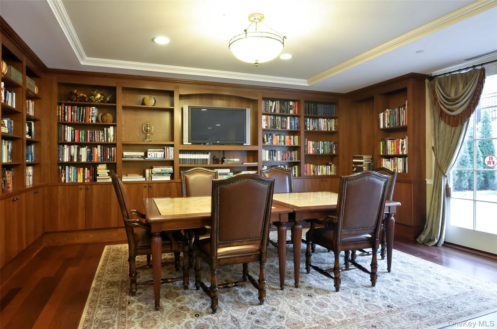 Lobby Library and Meeting area. Lobby Library and Meeting area.