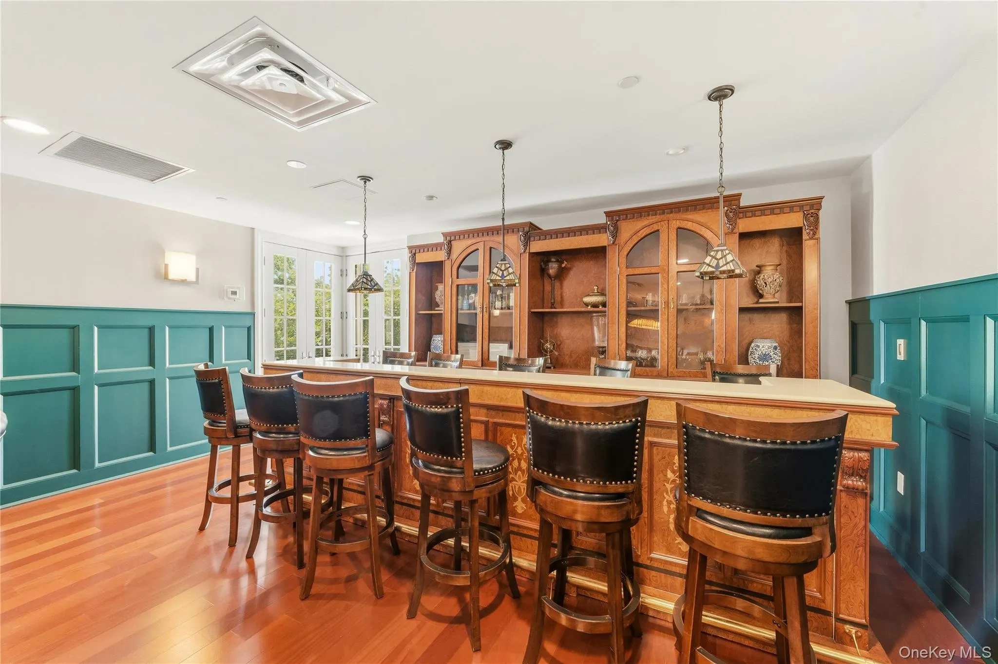 Bar area for neighborly get togethers and guests. Bar area for neighborly get togethers and guests.