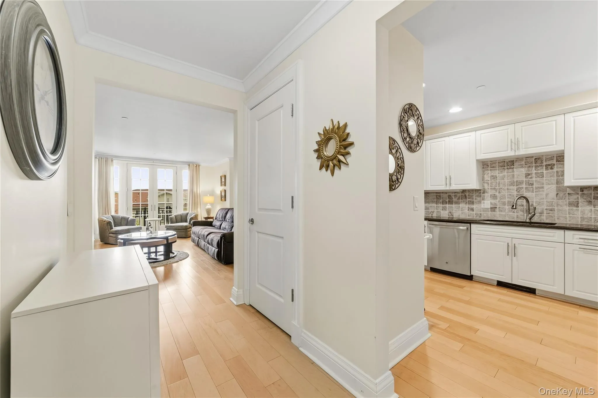 Open floor plan as you enter 603, and what a view! Open floor plan as you enter 603, and what a view!