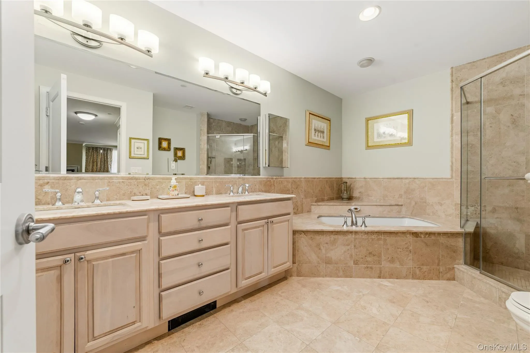 So much space in this bathroom can even be used a s a dressing room. So much space in this bathroom can even be used a s a dressing room.