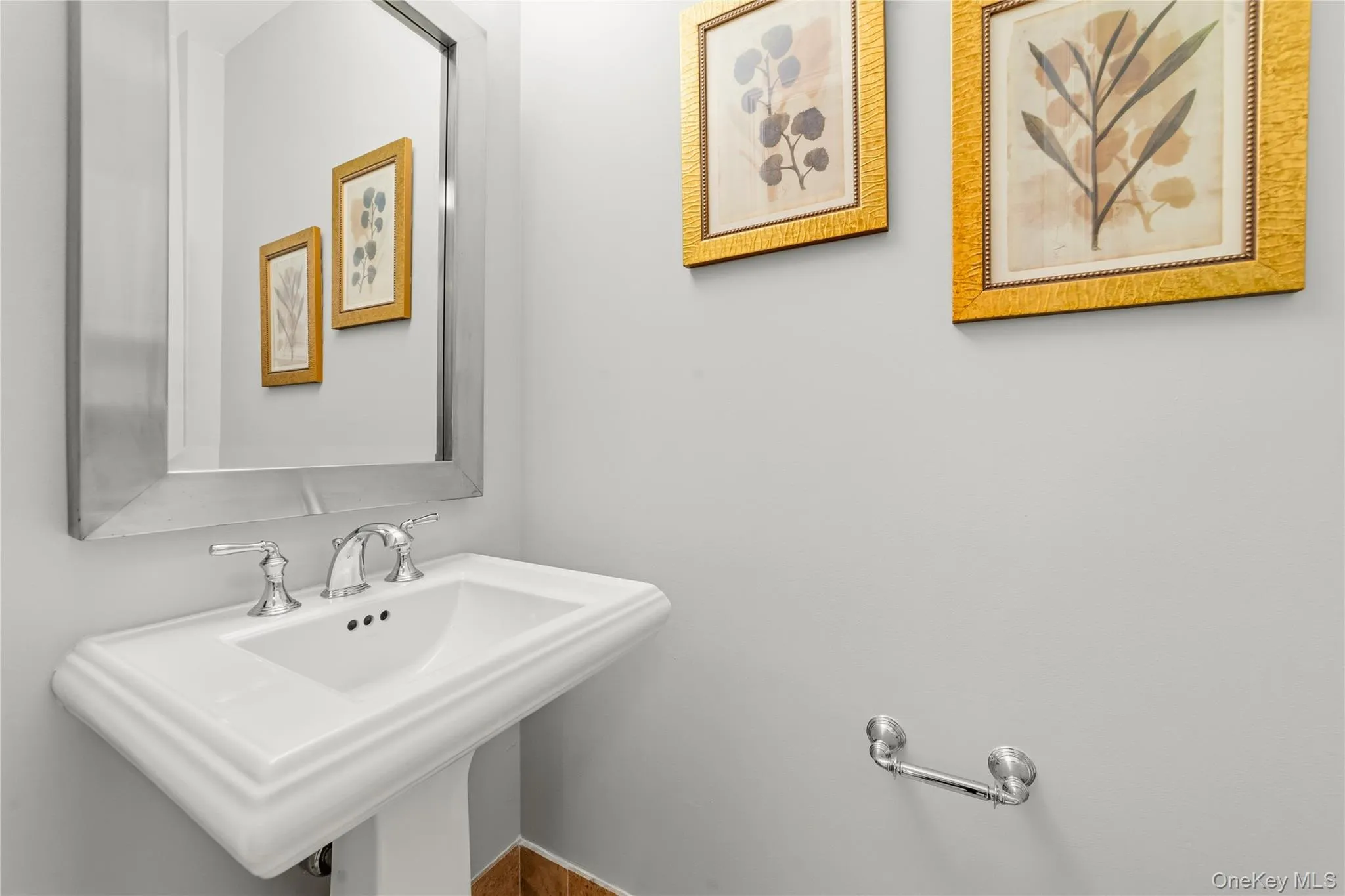 Powder room near the entryway for the main living area. Powder room near the entryway for the main living area.