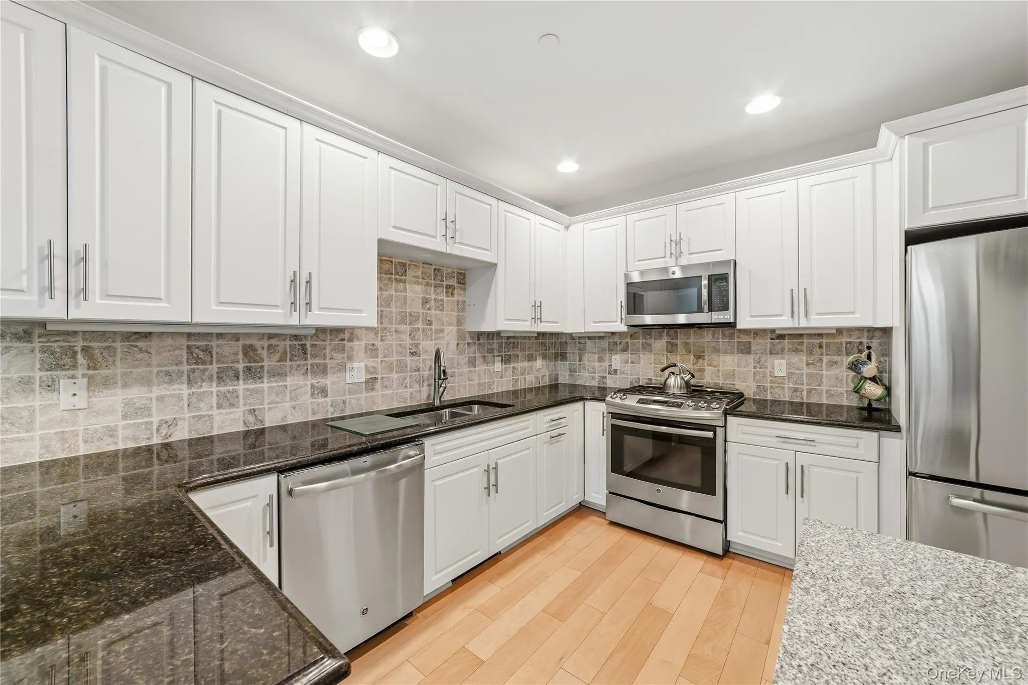 Plenty of cabinetry, counter space and a perfect flow for all your cooking needs. Plenty of cabinetry, counter space and a perfect flow for all your cooking needs.