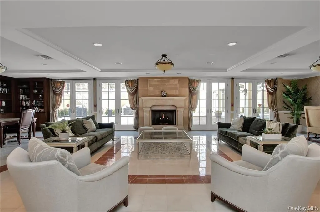 Lobby spaces include a large Living room area to greet and meet your guests and neighbors. Lobby spaces include a large Living room area to greet and meet your guests and neighbors.