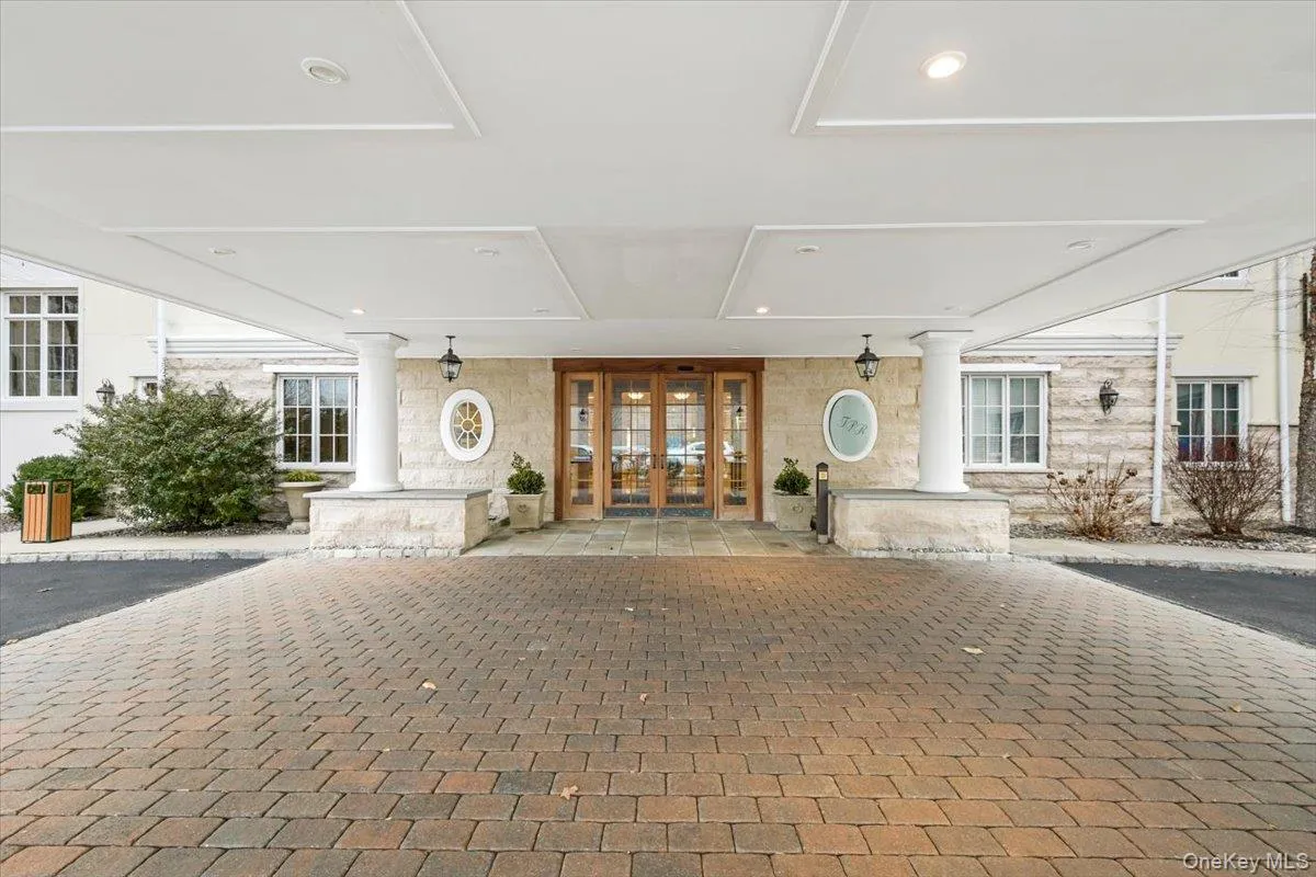 The doorway to the Lobby and Concierge is sure to impress. The doorway to the Lobby and Concierge is sure to impress.