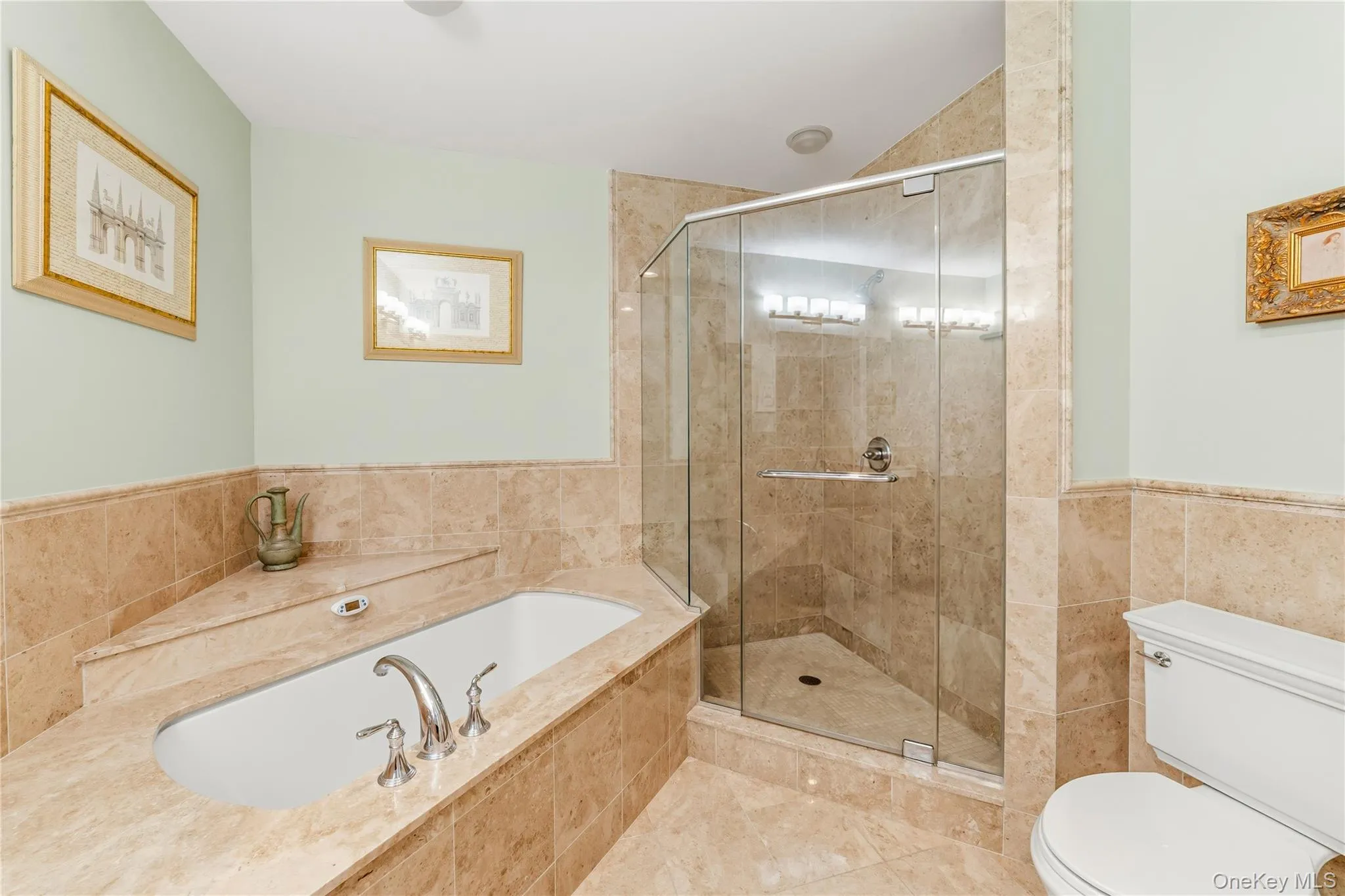 A Spa like experience daily in this luxurious bathroom. A Spa like experience daily in this luxurious bathroom.