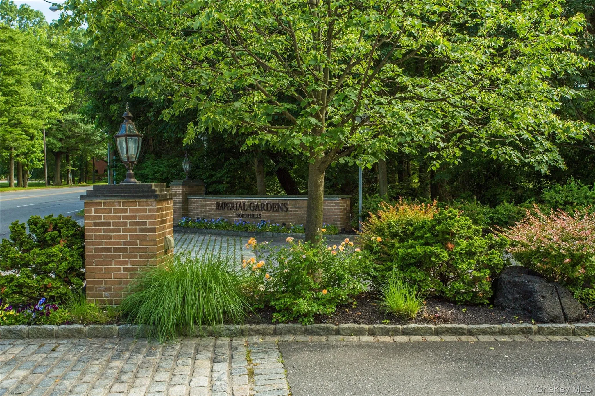Beautifully Landscaped Private Entrance Beautifully Landscaped Private Entrance