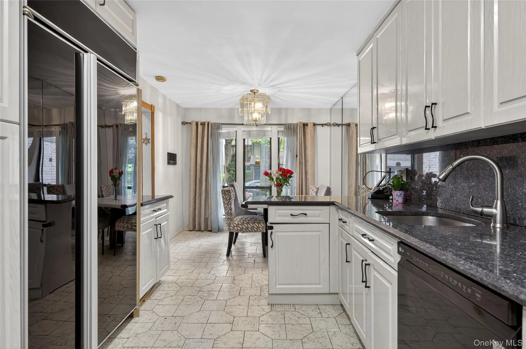 Sun Filled Spacious Kitchen w/Stainless Steel Appliances Sun Filled Spacious Kitchen w/Stainless Steel Appliances