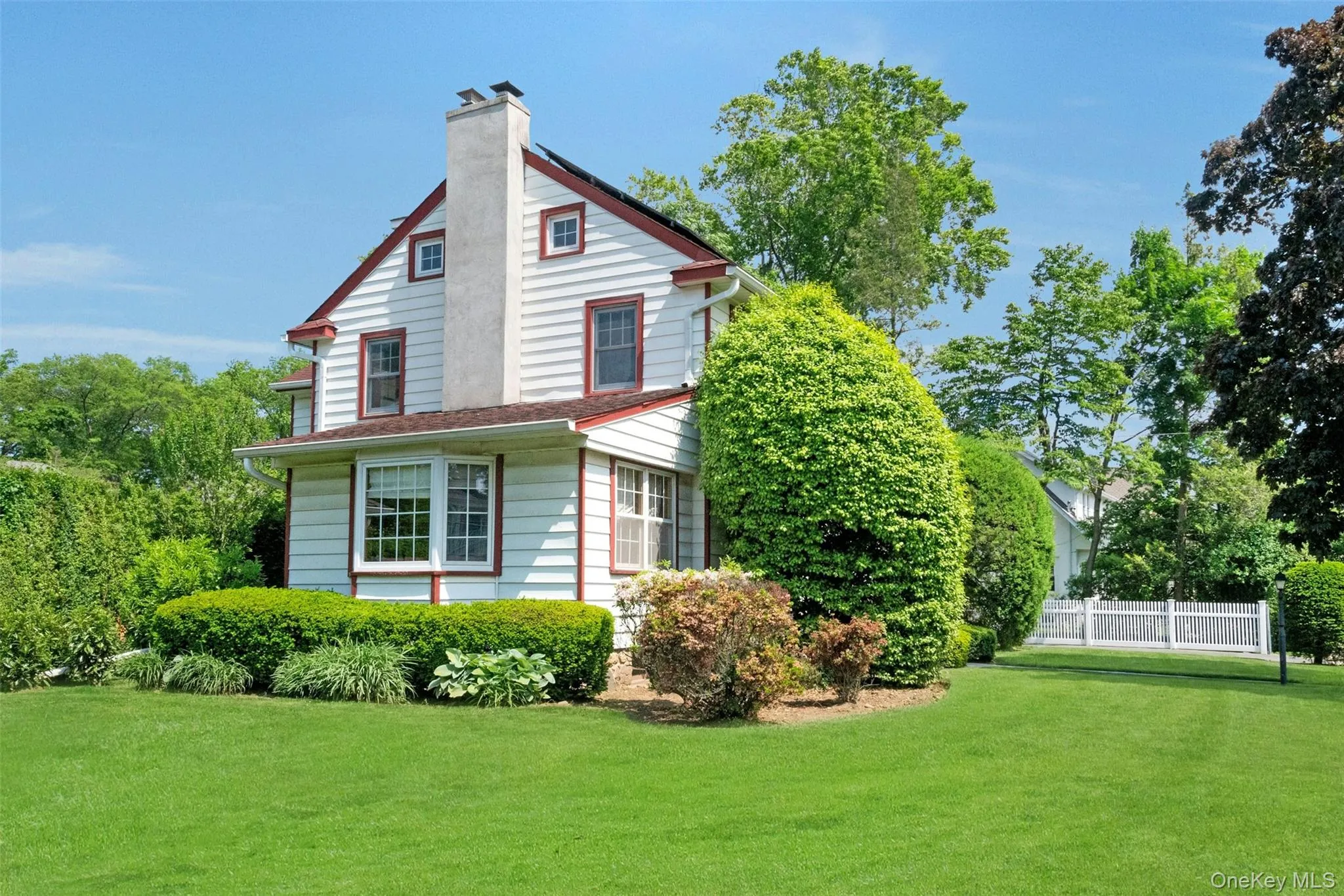 Large side yard to the left of the front of the house Large side yard to the left of the front of the house