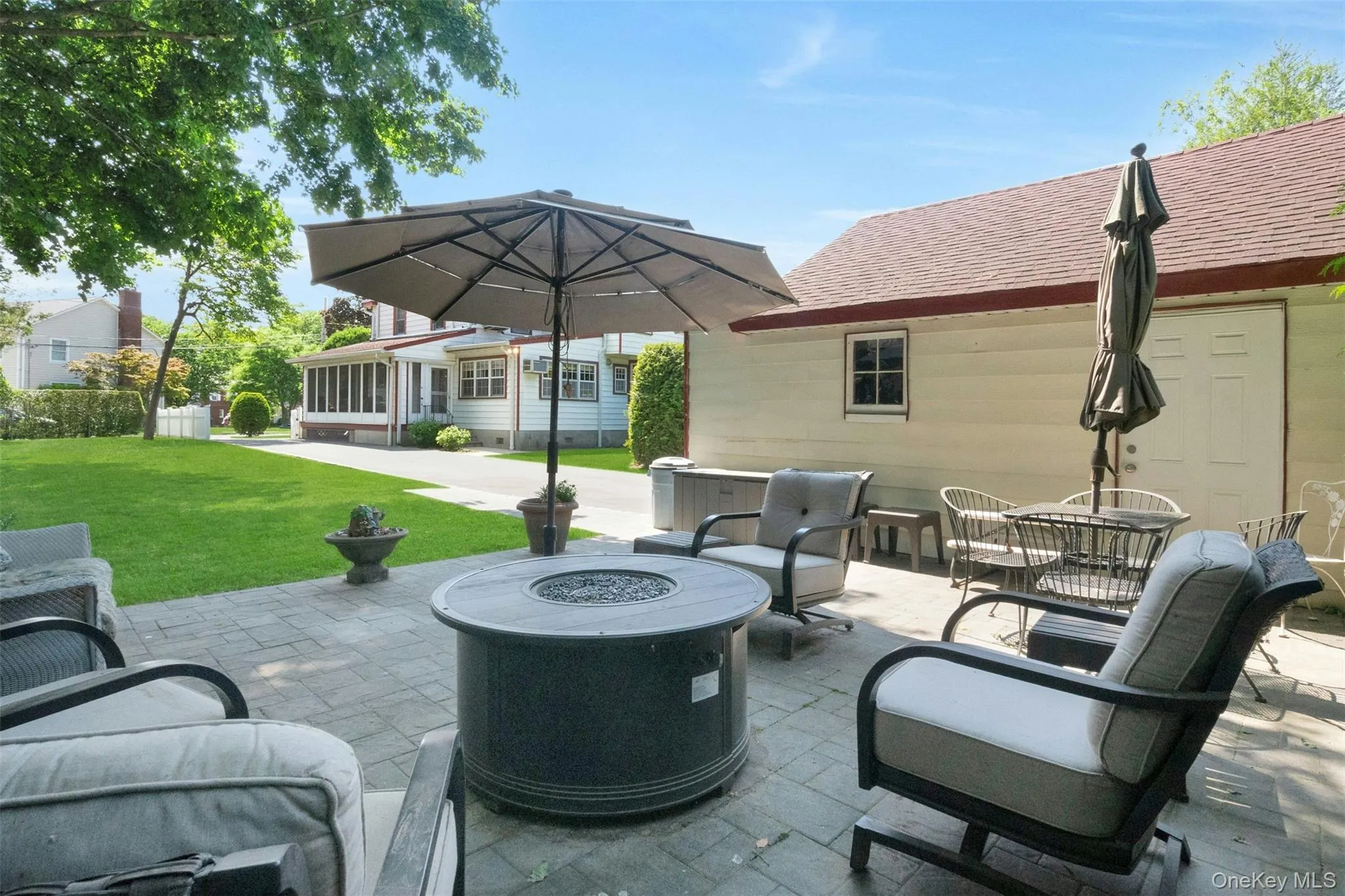 Huge side yard leads to private patio Huge side yard leads to private patio