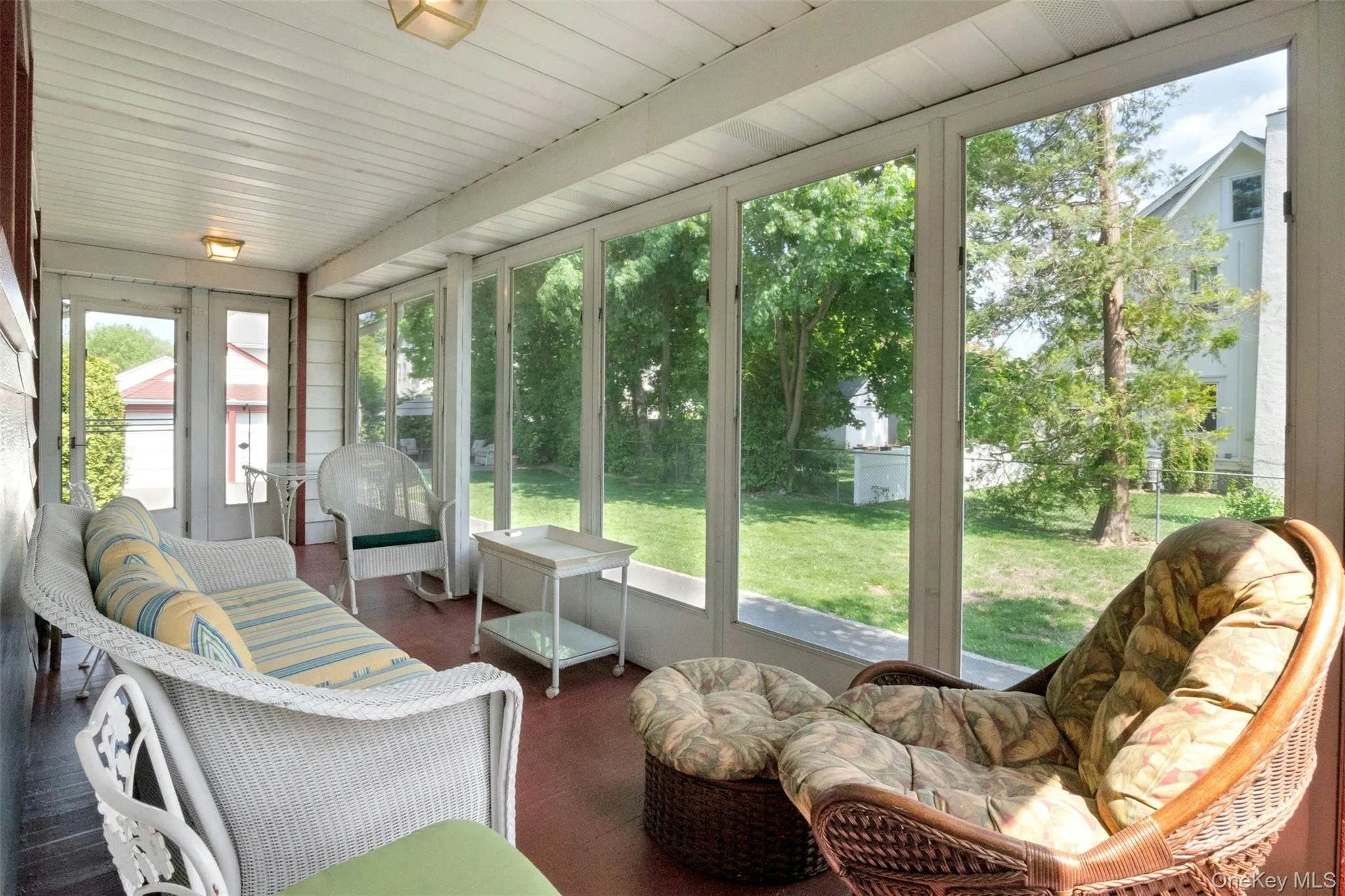 Lots of sitting and outdoor dining room Lots of sitting and outdoor dining room