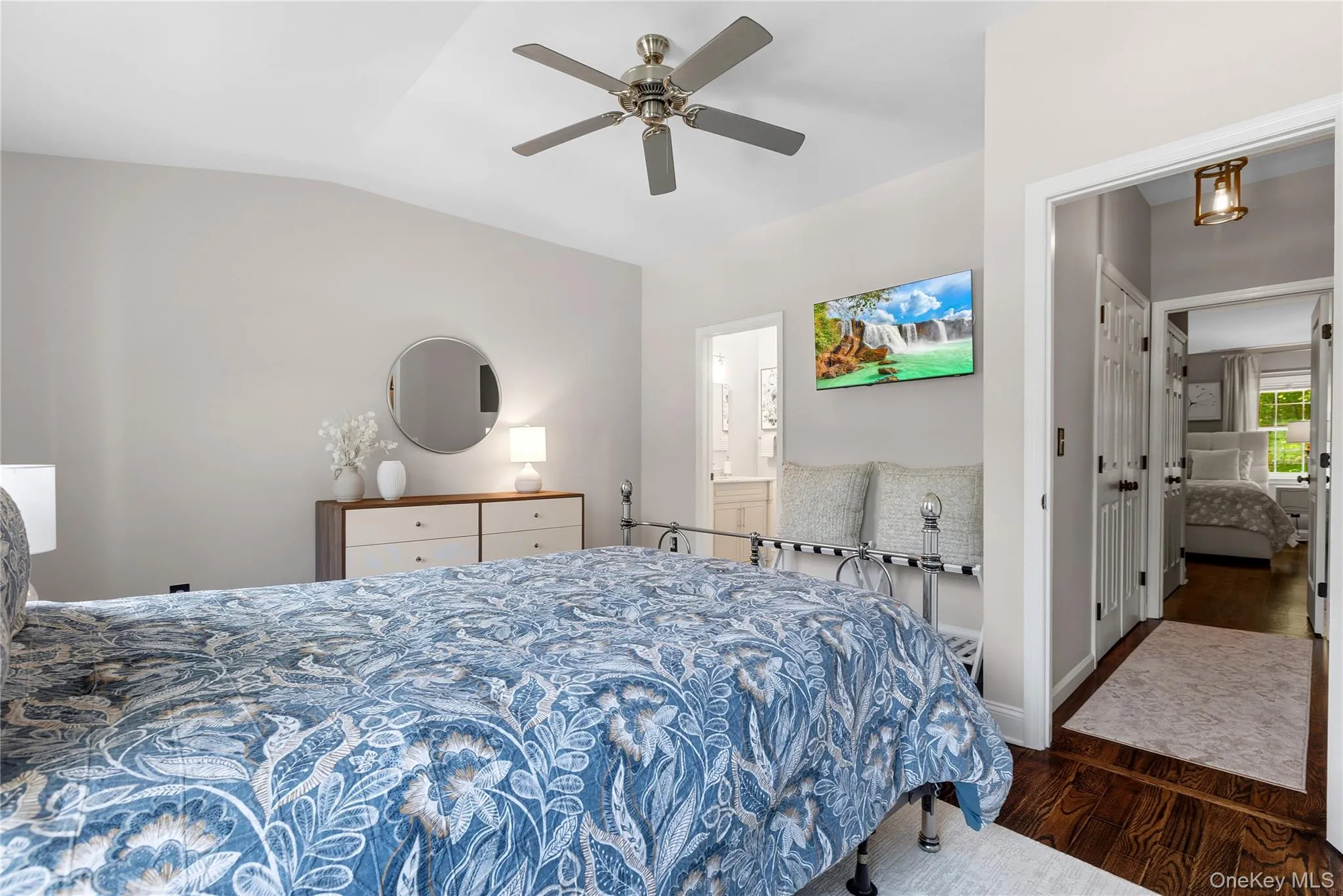 Bedroom with Full Bathroom Bedroom with Full Bathroom