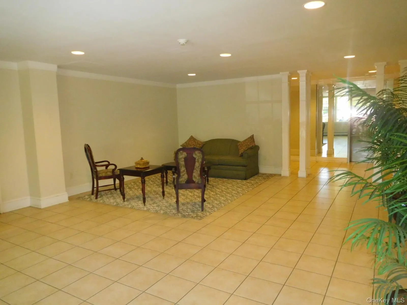 Opposite view of beautiful lobby Opposite view of beautiful lobby