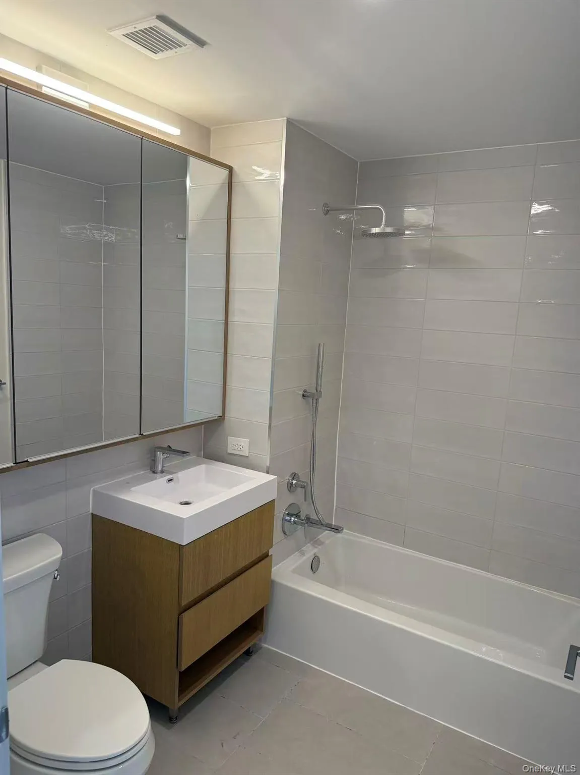 131-02A 40th Road, New York, NY, 2 Bedrooms Bedrooms, 4 Rooms Rooms,1 BathroomBathrooms,Residential Sale,For Rent,40th,0,000161 131-02A 40th Road, New York, NY, 2 Bedrooms Bedrooms, 4 Rooms Rooms,1 BathroomBathrooms,Residential Sale,For Rent,40th,0,000161