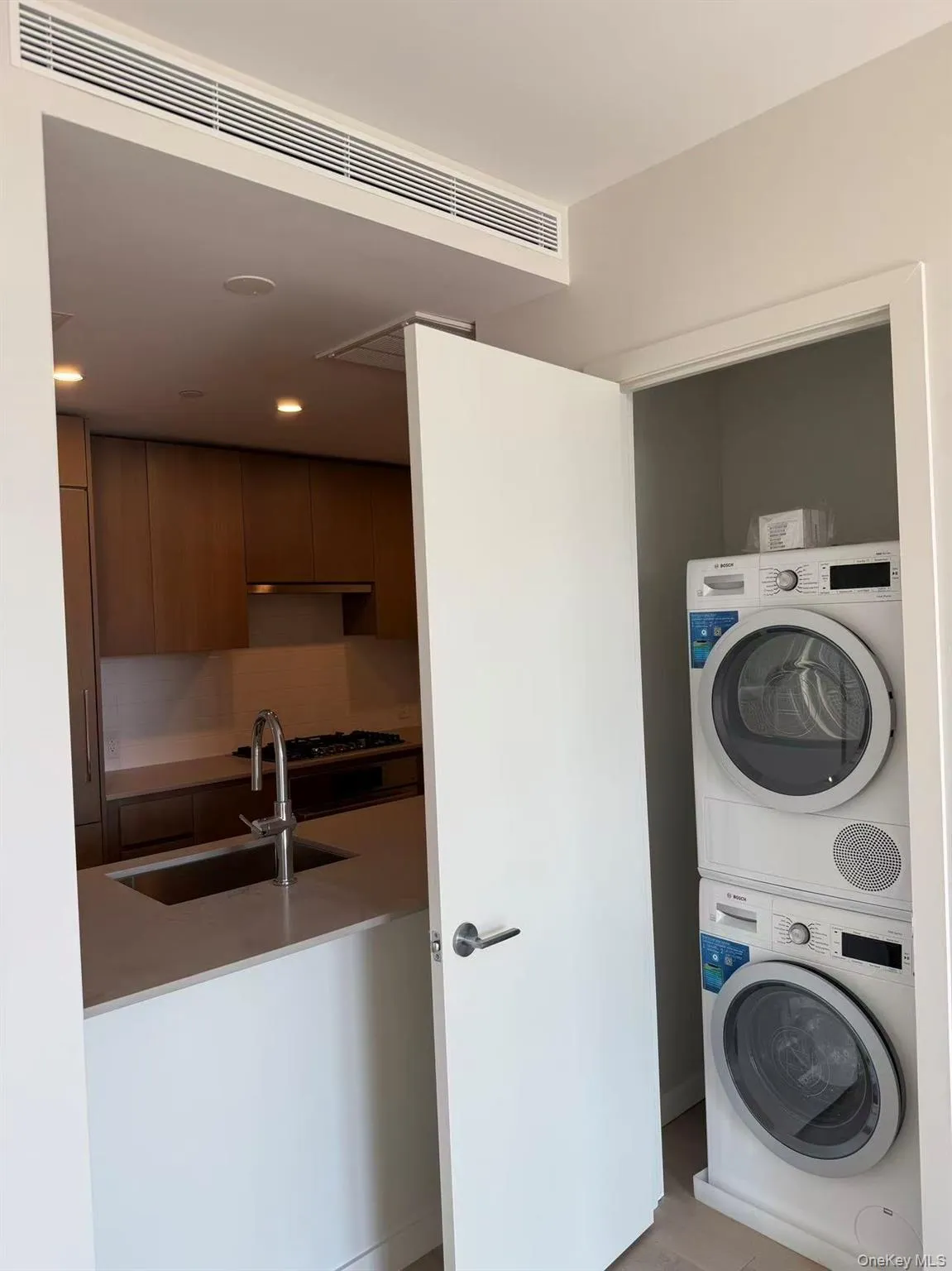 131-02A 40th Road, New York, NY, 2 Bedrooms Bedrooms, 4 Rooms Rooms,1 BathroomBathrooms,Residential Sale,For Rent,40th,0,000161 131-02A 40th Road, New York, NY, 2 Bedrooms Bedrooms, 4 Rooms Rooms,1 BathroomBathrooms,Residential Sale,For Rent,40th,0,000161