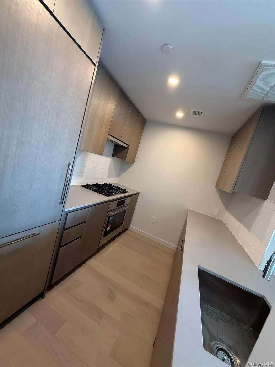 131-02A 40th Road, New York, NY, 2 Bedrooms Bedrooms, 4 Rooms Rooms,1 BathroomBathrooms,Residential Sale,For Rent,40th,0,000161 131-02A 40th Road, New York, NY, 2 Bedrooms Bedrooms, 4 Rooms Rooms,1 BathroomBathrooms,Residential Sale,For Rent,40th,0,000161