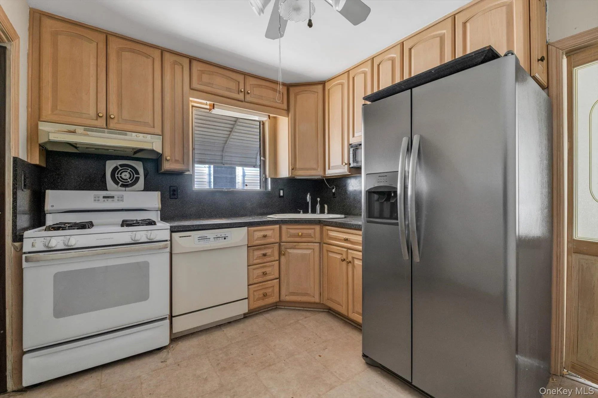 167-14 Jewel Avenue, New York, NY, 3 Bedrooms Bedrooms, 7 Rooms Rooms,1 BathroomBathrooms,Residential,For Rent,Jewel,0,000165 167-14 Jewel Avenue, New York, NY, 3 Bedrooms Bedrooms, 7 Rooms Rooms,1 BathroomBathrooms,Residential,For Rent,Jewel,0,000165