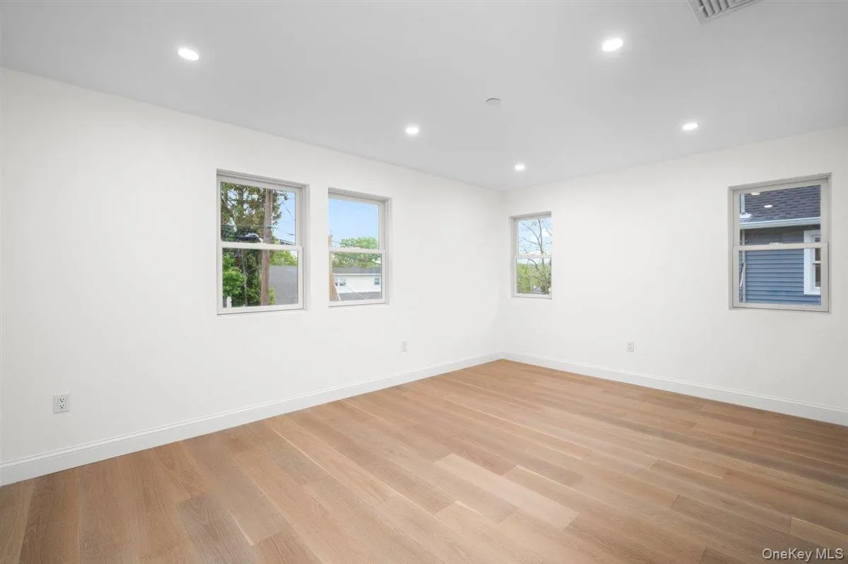 215 Prospect Avenue, Greenburgh, NY, 5 Bedrooms Bedrooms, 11 Rooms Rooms,3 BathroomsBathrooms,Residential,For Rent,Prospect,0,000168 215 Prospect Avenue, Greenburgh, NY, 5 Bedrooms Bedrooms, 11 Rooms Rooms,3 BathroomsBathrooms,Residential,For Rent,Prospect,0,000168
