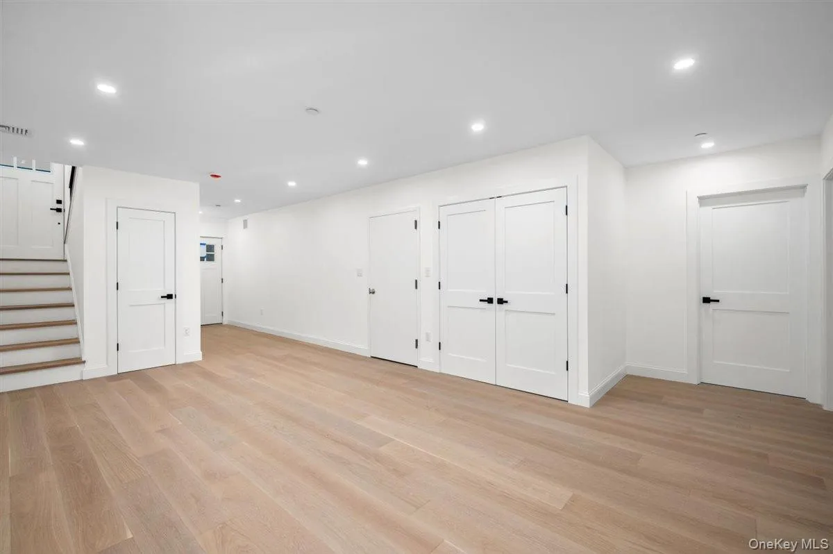 215 Prospect Avenue, Greenburgh, NY, 5 Bedrooms Bedrooms, 11 Rooms Rooms,3 BathroomsBathrooms,Residential,For Rent,Prospect,0,000168 215 Prospect Avenue, Greenburgh, NY, 5 Bedrooms Bedrooms, 11 Rooms Rooms,3 BathroomsBathrooms,Residential,For Rent,Prospect,0,000168