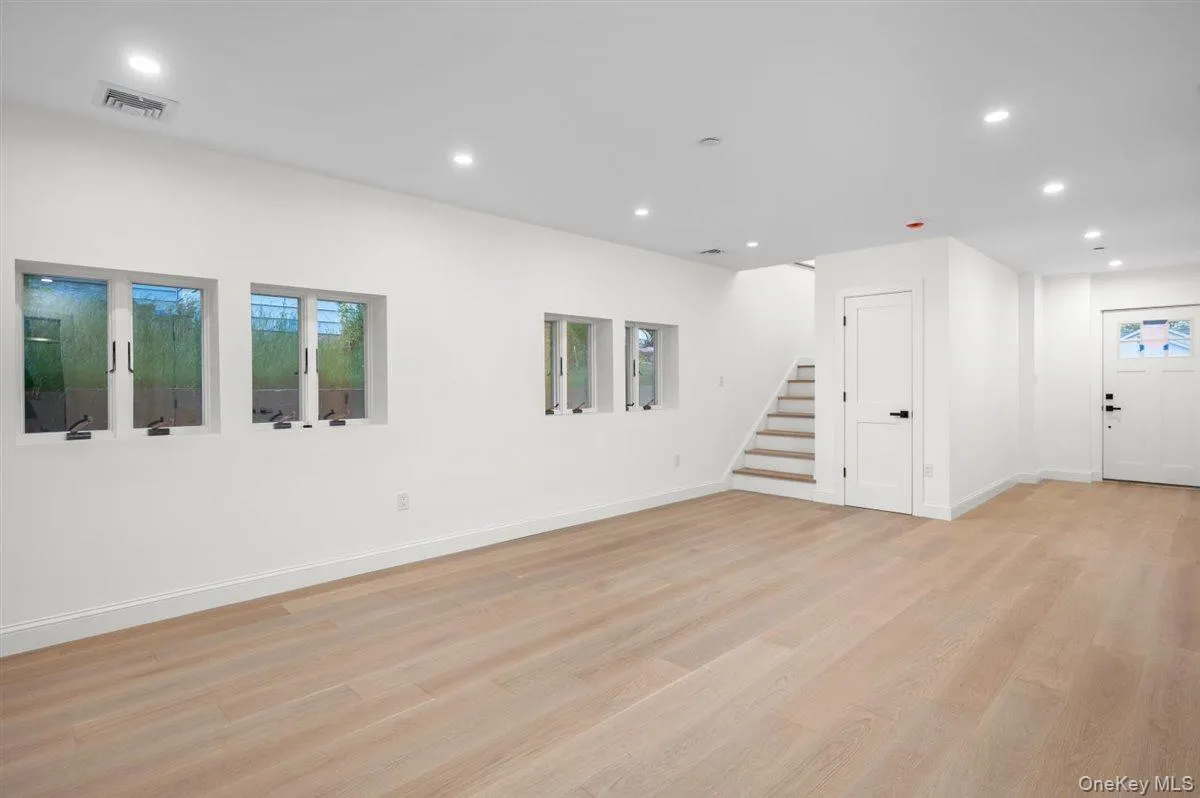 215 Prospect Avenue, Greenburgh, NY, 5 Bedrooms Bedrooms, 11 Rooms Rooms,3 BathroomsBathrooms,Residential,For Rent,Prospect,0,000168 215 Prospect Avenue, Greenburgh, NY, 5 Bedrooms Bedrooms, 11 Rooms Rooms,3 BathroomsBathrooms,Residential,For Rent,Prospect,0,000168