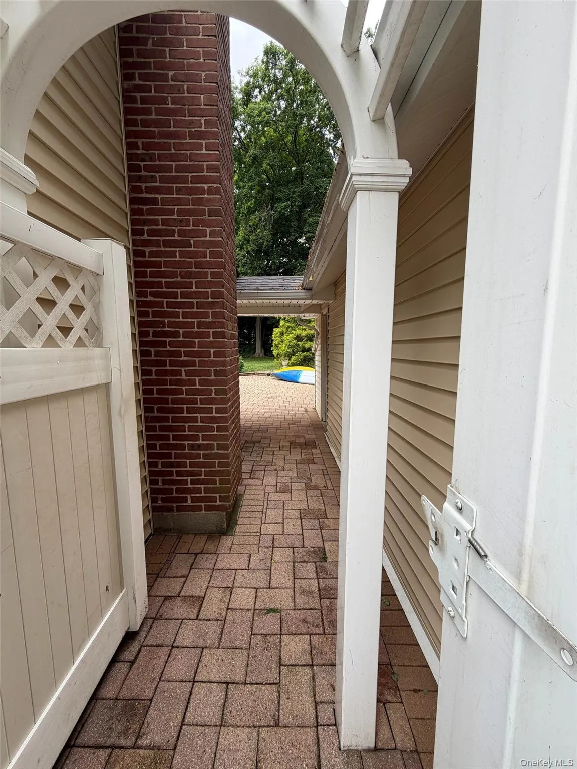 ENTER BACK FROM RIGHT DRIVEWAY ENTER BACK FROM RIGHT DRIVEWAY