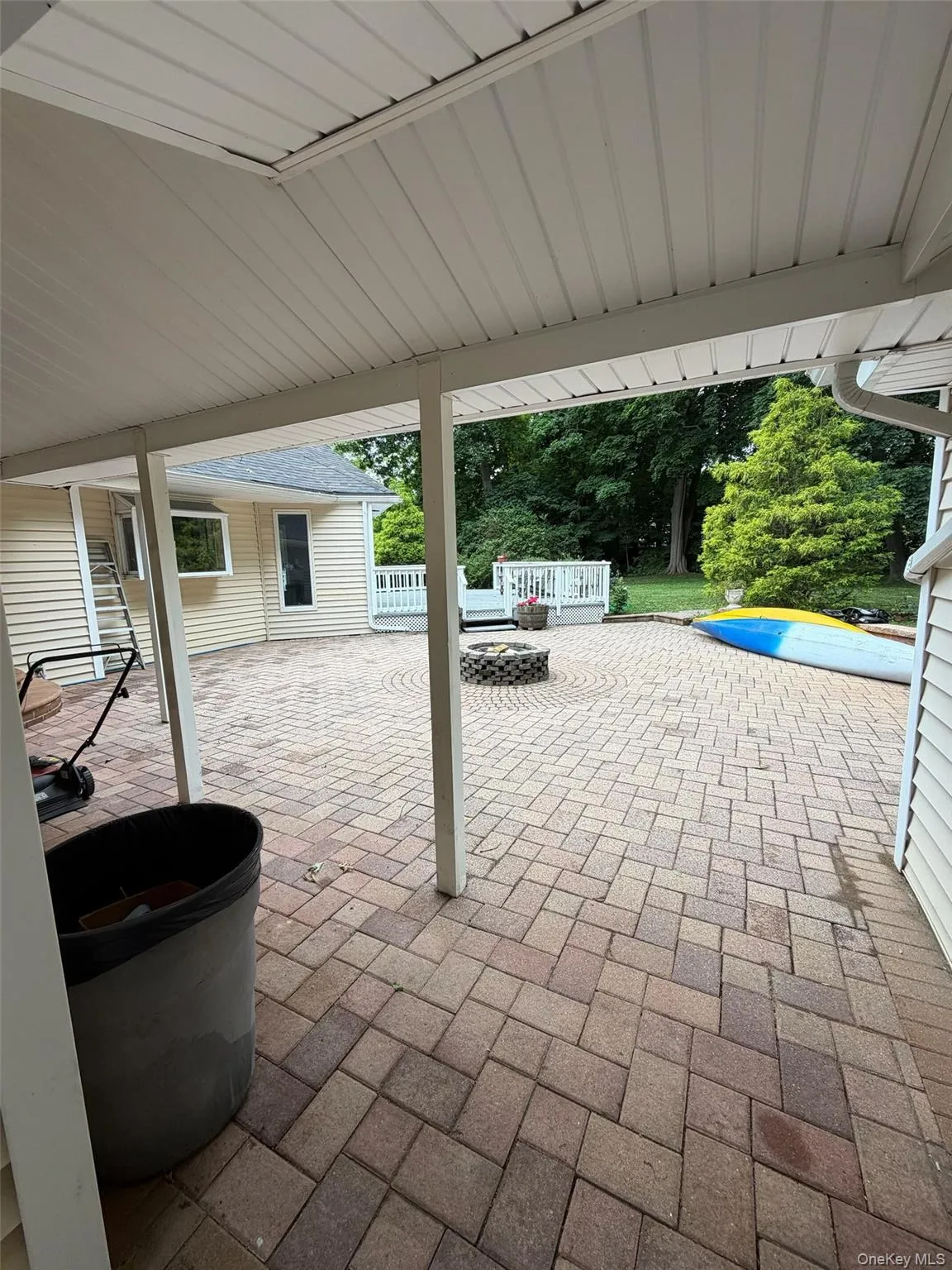 ENTERING BACK BRICK PATIO ENTERING BACK BRICK PATIO