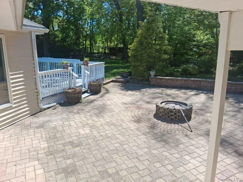 Brick Patio w Fire Pit Brick Patio w Fire Pit
