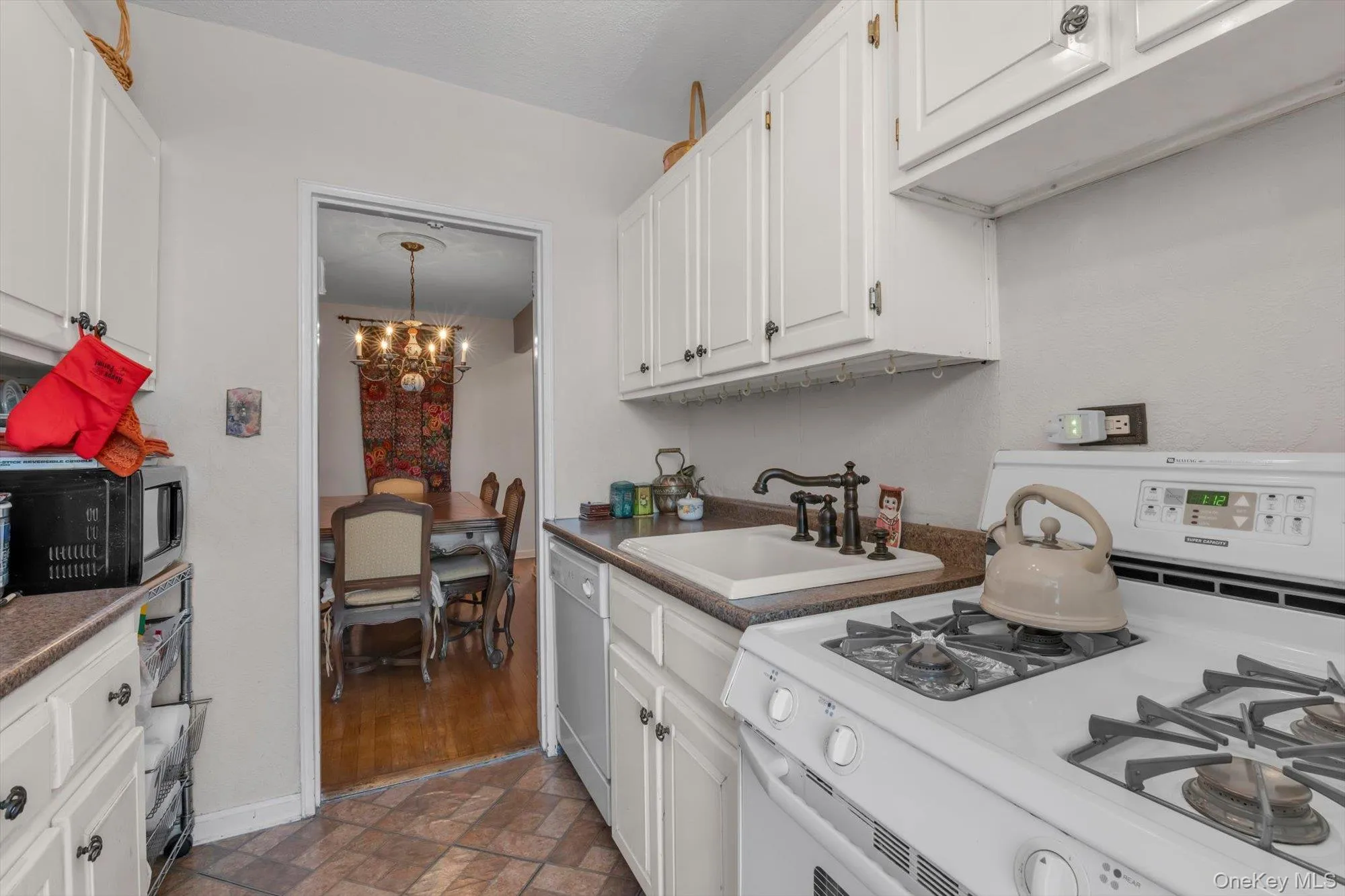 83-35 139 Street, New York, NY, 2 Bedrooms Bedrooms, 5 Rooms Rooms,1 BathroomBathrooms,Residential,For Rent,139,0,000177 83-35 139 Street, New York, NY, 2 Bedrooms Bedrooms, 5 Rooms Rooms,1 BathroomBathrooms,Residential,For Rent,139,0,000177