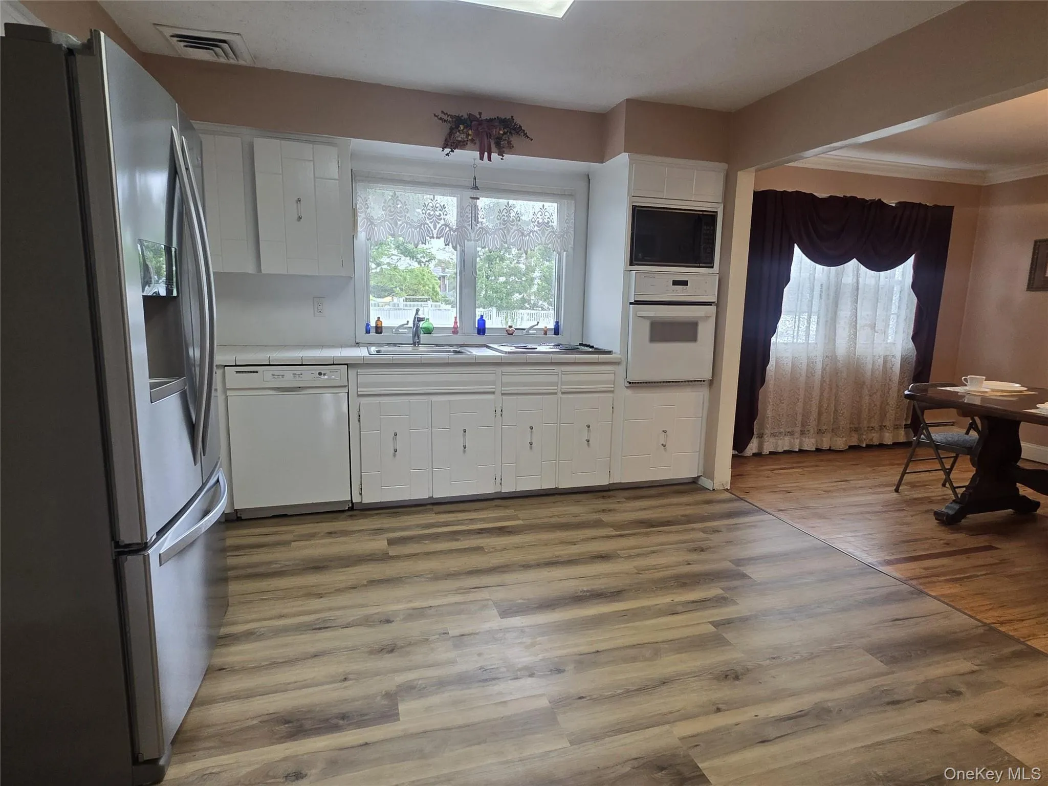 Large, bright & Sunny Kitchen - Photo 1 Large, bright & Sunny Kitchen - Photo 1