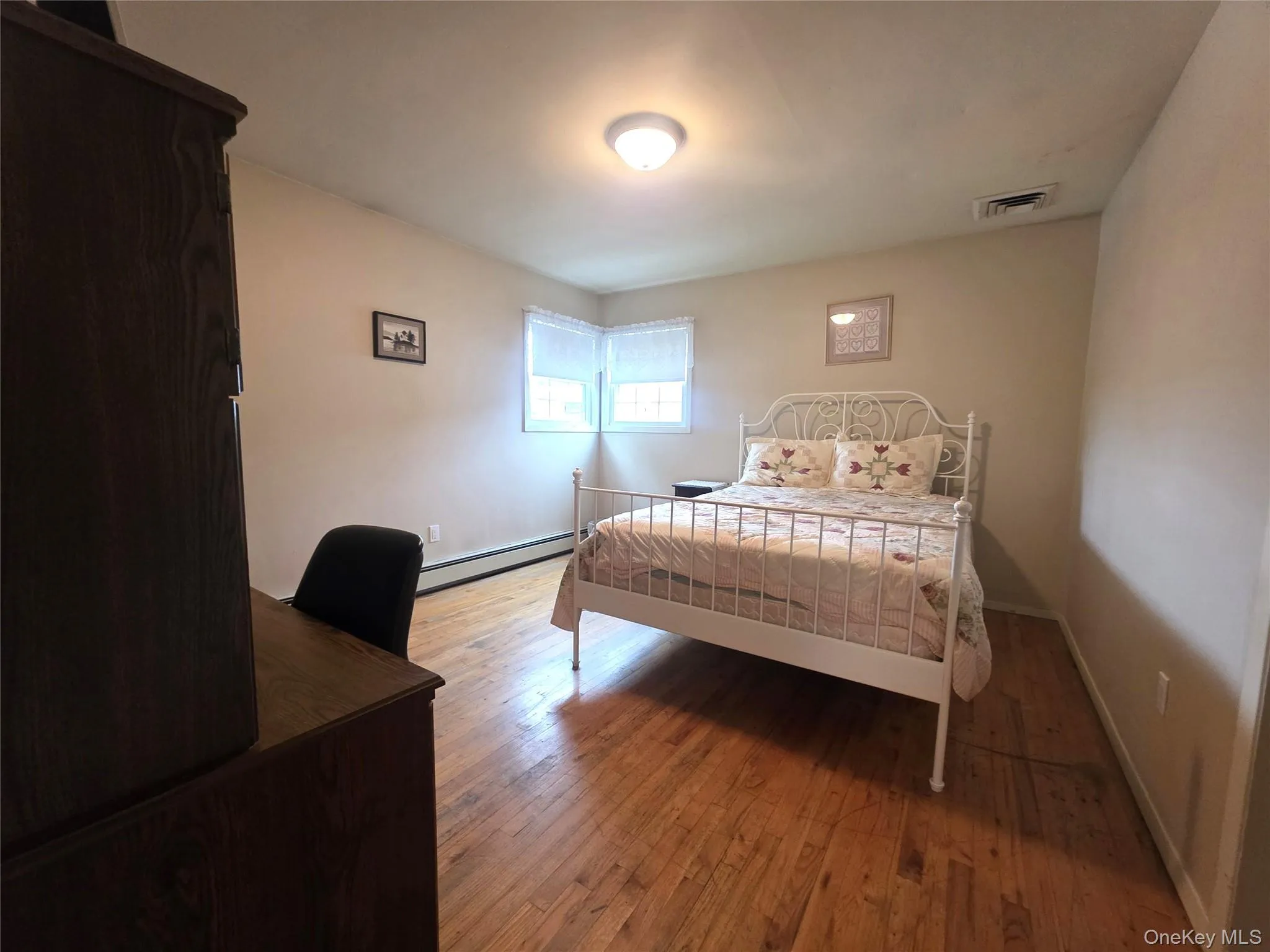 Large sized 2nd Bedroom Large sized 2nd Bedroom