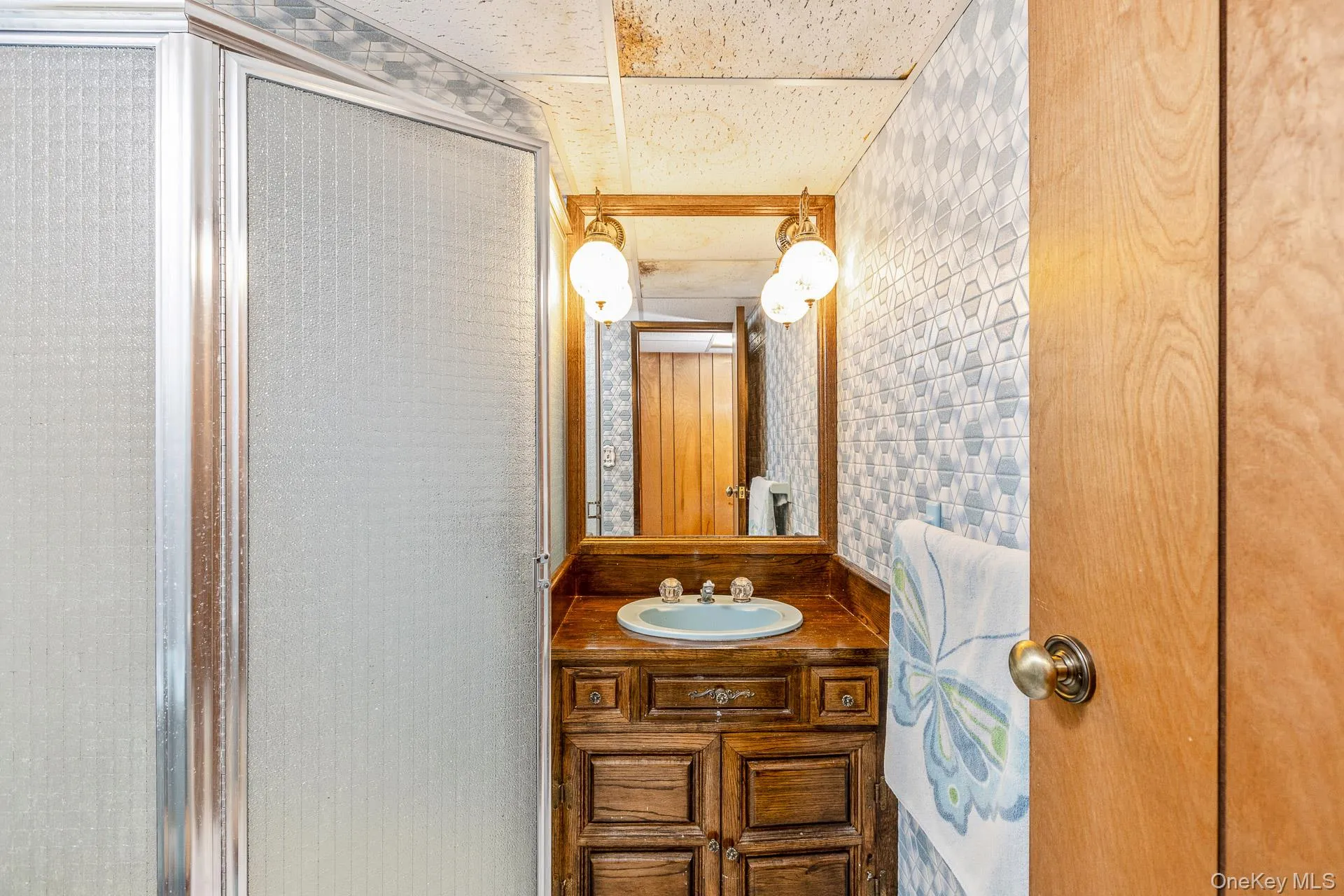1431 Motor Parkway, Islip, NY, 3 Bedrooms Bedrooms, 9 Rooms Rooms,2 BathroomsBathrooms,Residential,For Rent,Motor,0,000184 1431 Motor Parkway, Islip, NY, 3 Bedrooms Bedrooms, 9 Rooms Rooms,2 BathroomsBathrooms,Residential,For Rent,Motor,0,000184