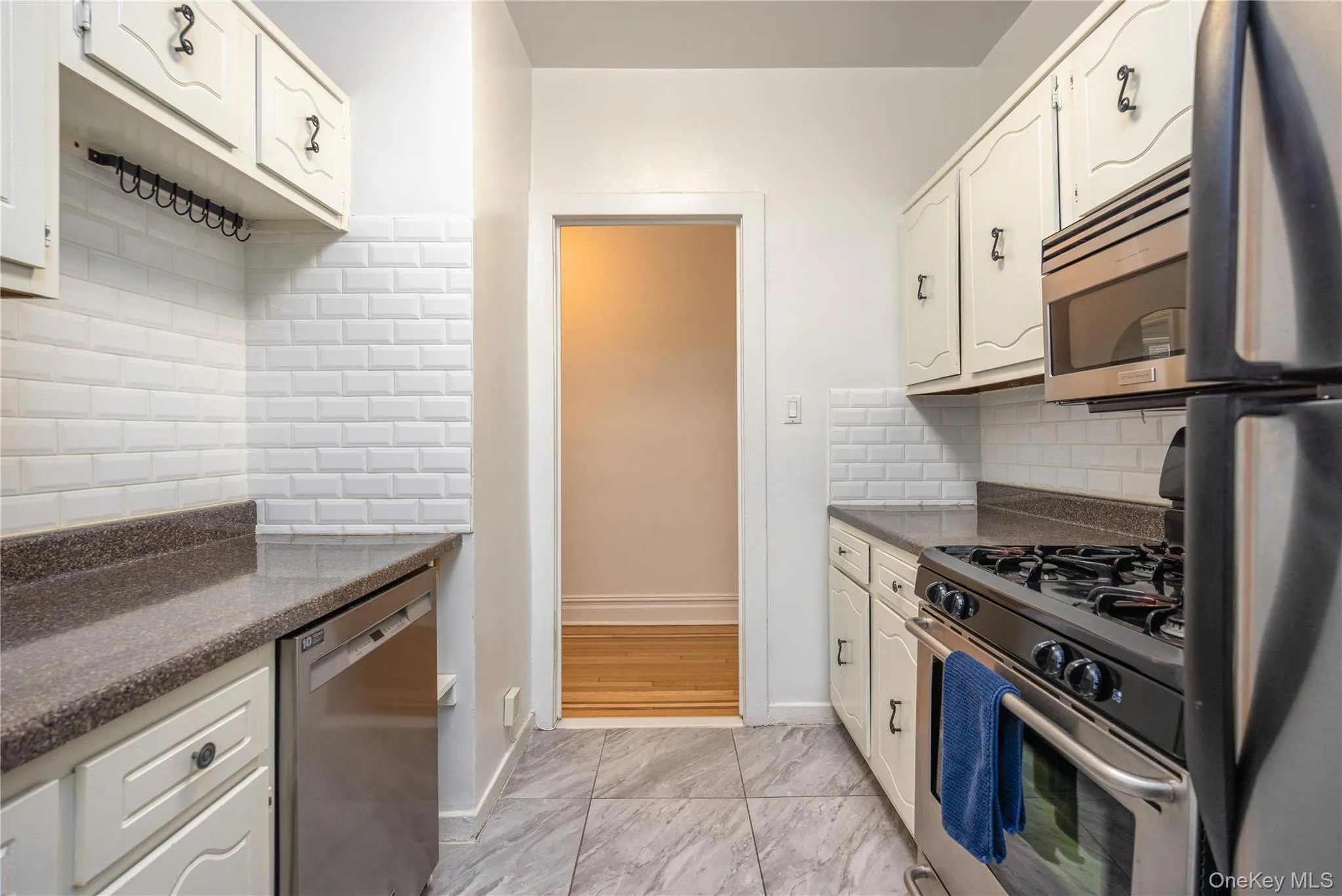 60 Broad Street, Mount Vernon, NY, 1 Bedroom Bedrooms, 3 Rooms Rooms,1 BathroomBathrooms,Residential Sale,For Rent,Broad,0,000187 60 Broad Street, Mount Vernon, NY, 1 Bedroom Bedrooms, 3 Rooms Rooms,1 BathroomBathrooms,Residential Sale,For Rent,Broad,0,000187