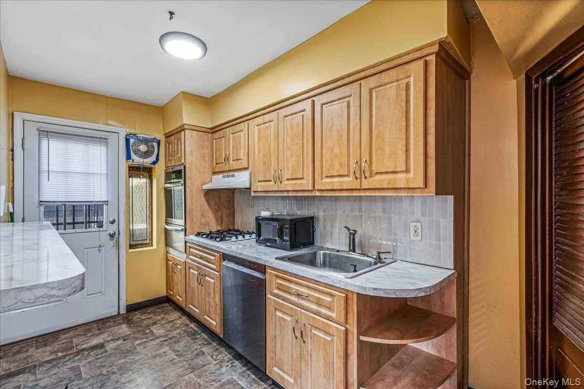 169-01 22nd Avenue, New York, NY, 3 Bedrooms Bedrooms, 6 Rooms Rooms,1 BathroomBathrooms,Residential,For Rent,22nd,0,1000193 169-01 22nd Avenue, New York, NY, 3 Bedrooms Bedrooms, 6 Rooms Rooms,1 BathroomBathrooms,Residential,For Rent,22nd,0,1000193