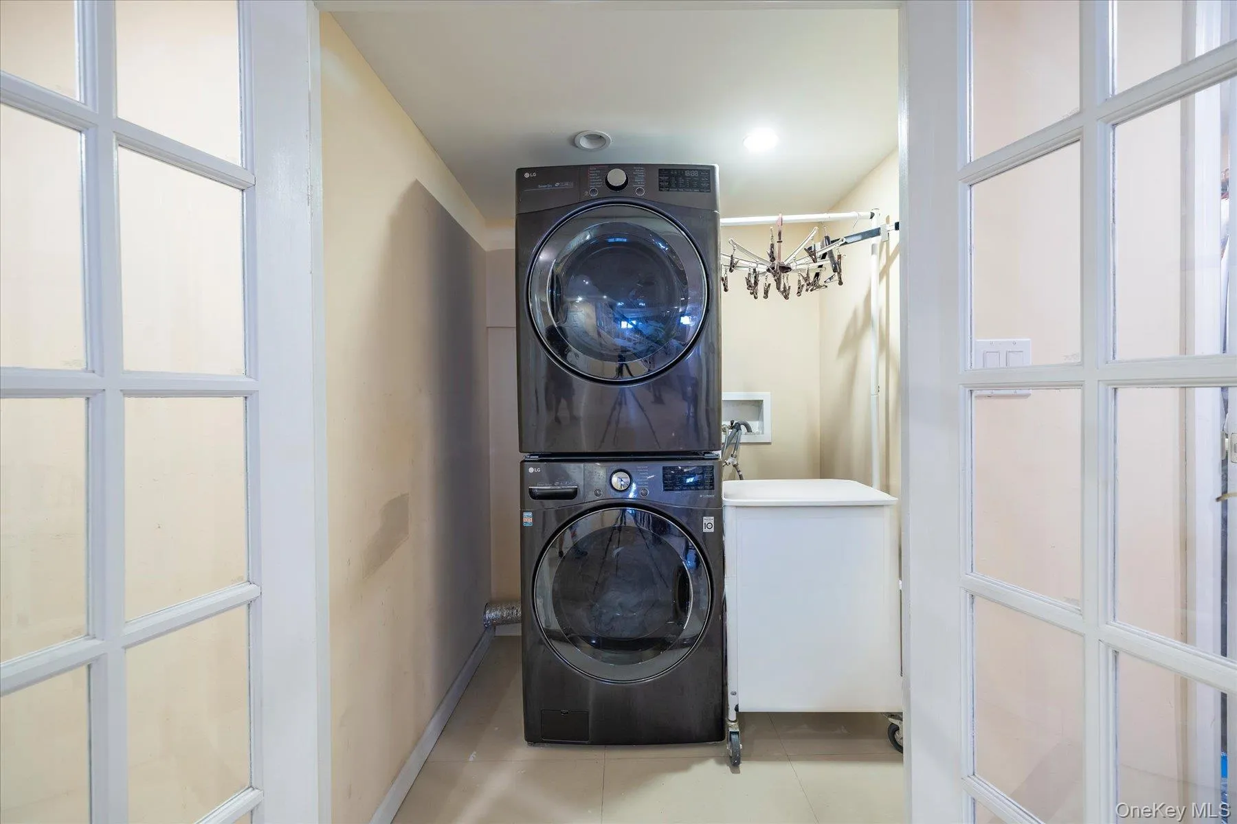 708 Lorentz Street, Hempstead, NY, 3 Bedrooms Bedrooms, 6 Rooms Rooms,1 BathroomBathrooms,Residential,For Rent,Lorentz,0,1000197 708 Lorentz Street, Hempstead, NY, 3 Bedrooms Bedrooms, 6 Rooms Rooms,1 BathroomBathrooms,Residential,For Rent,Lorentz,0,1000197