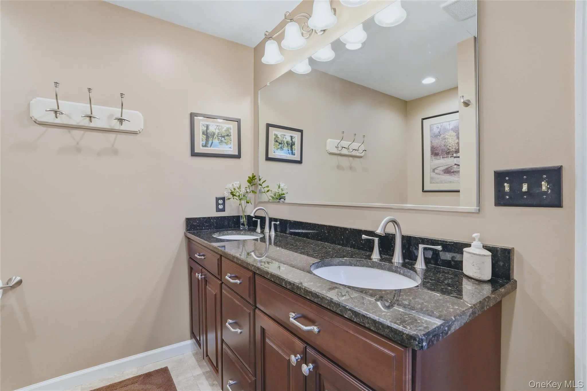 Dual vanity Dual vanity