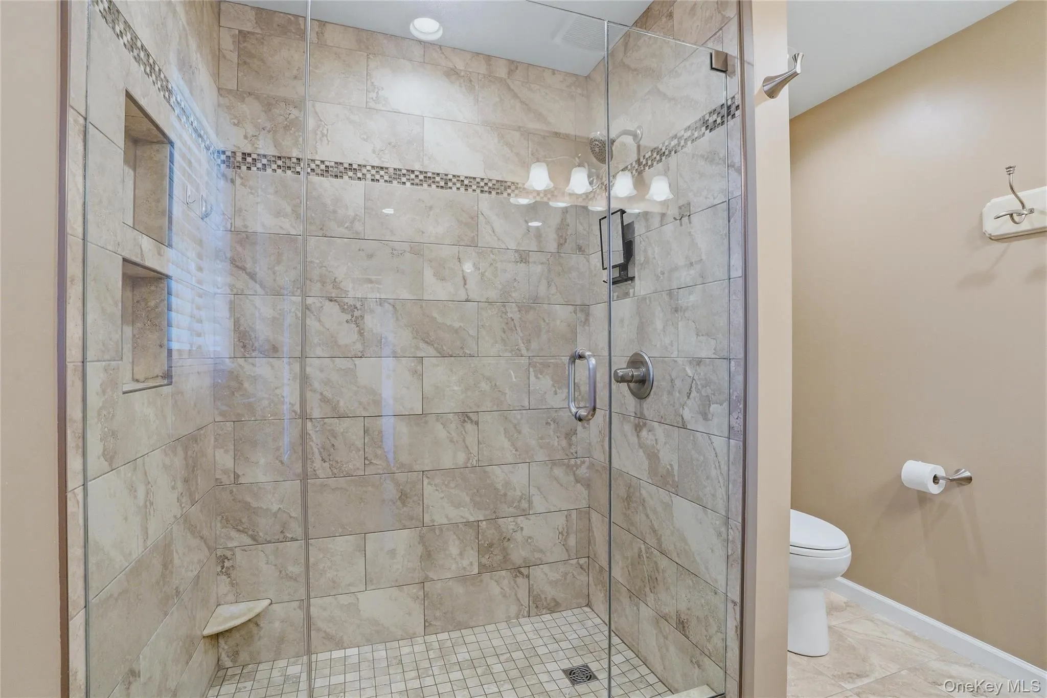Anti-streak glass shower doors Anti-streak glass shower doors