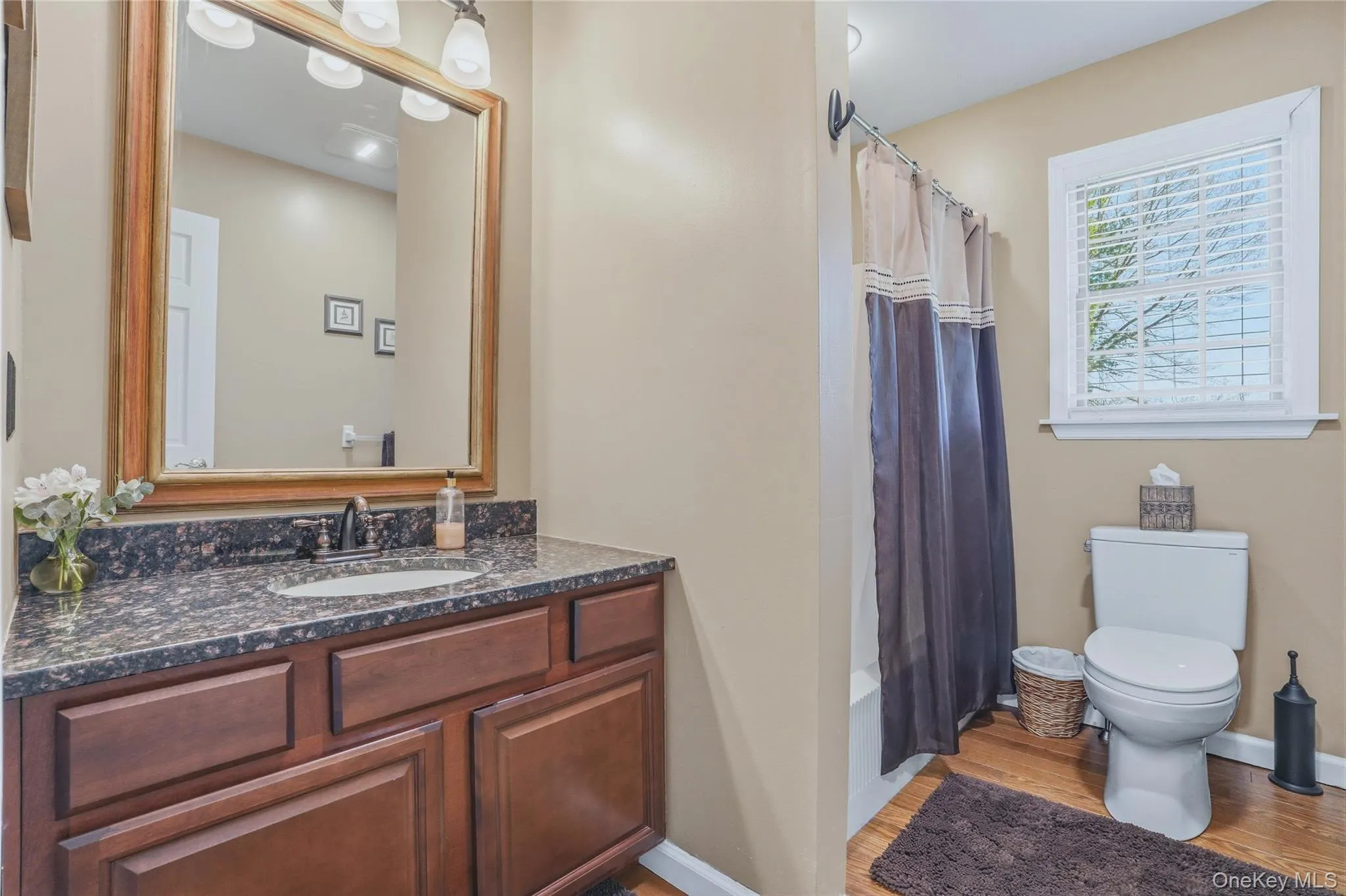Full bathroom with tub/shower on the second floor Full bathroom with tub/shower on the second floor