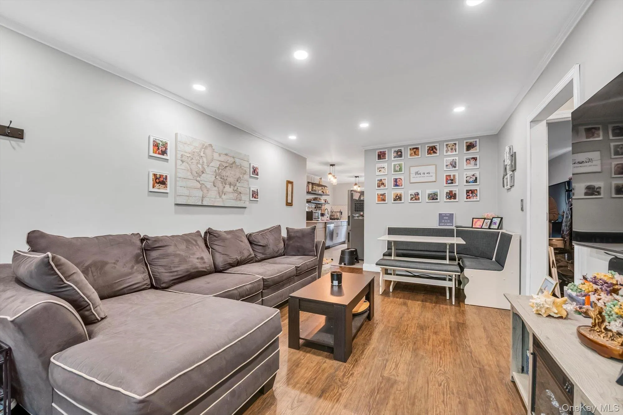 226-25 Union Turnpike, New York, NY, 1 Bedroom Bedrooms, 3 Rooms Rooms,1 BathroomBathrooms,Residential,For Rent,Union,0,1000202 226-25 Union Turnpike, New York, NY, 1 Bedroom Bedrooms, 3 Rooms Rooms,1 BathroomBathrooms,Residential,For Rent,Union,0,1000202