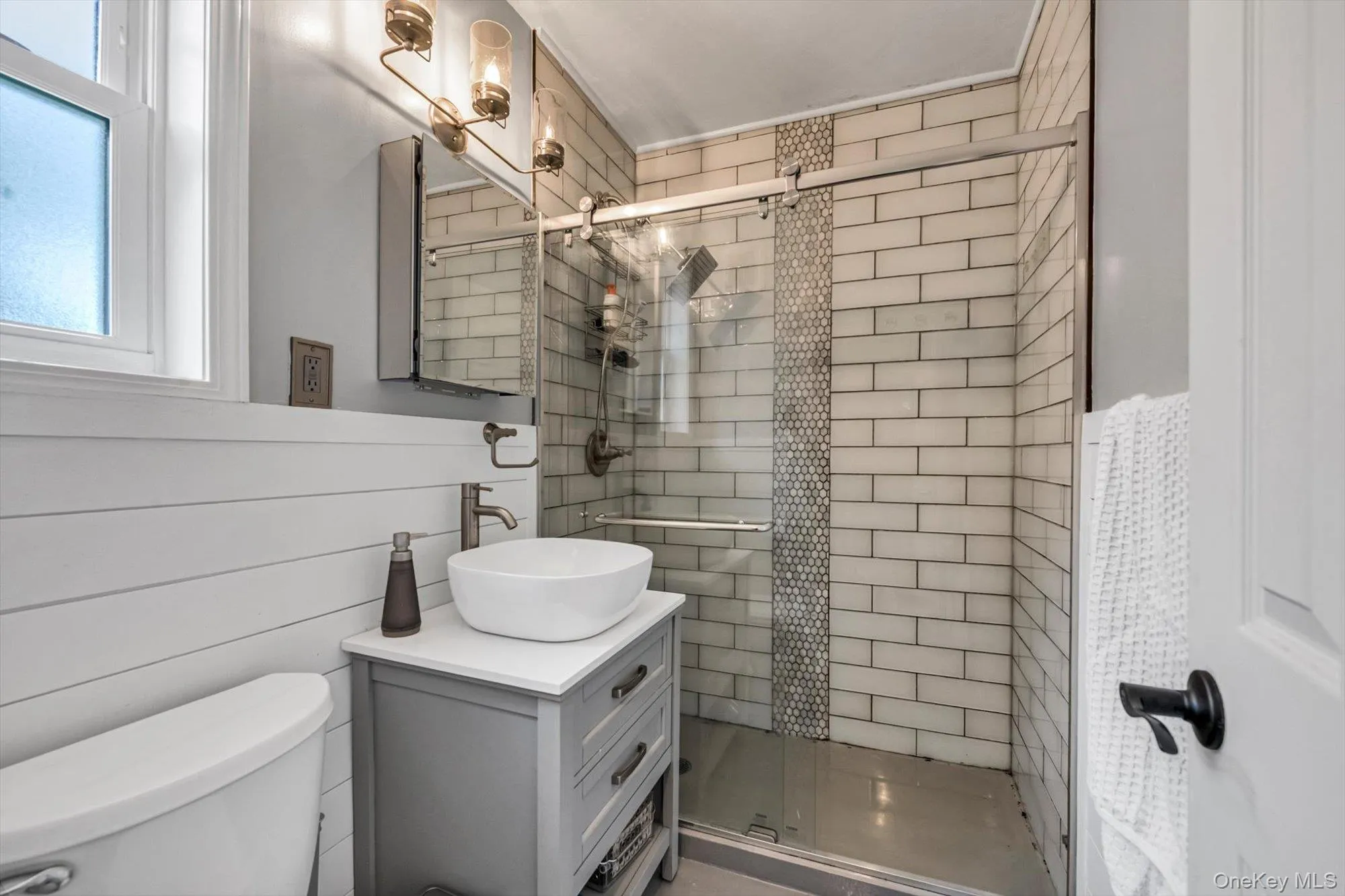 226-25 Union Turnpike, New York, NY, 1 Bedroom Bedrooms, 3 Rooms Rooms,1 BathroomBathrooms,Residential,For Rent,Union,0,1000202 226-25 Union Turnpike, New York, NY, 1 Bedroom Bedrooms, 3 Rooms Rooms,1 BathroomBathrooms,Residential,For Rent,Union,0,1000202