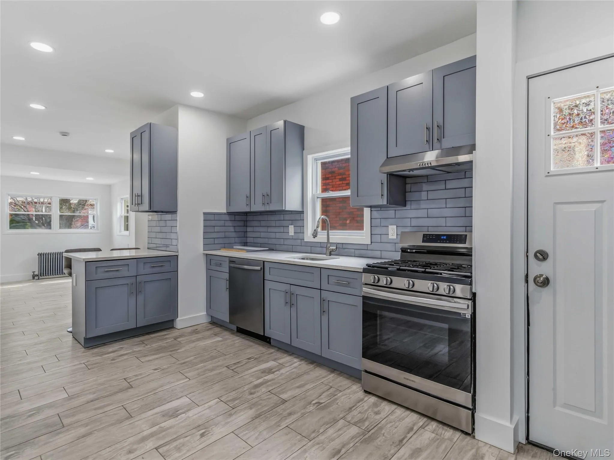 21-52 48th Street, New York, NY, 2 Bedrooms Bedrooms, 5 Rooms Rooms,1 BathroomBathrooms,Residential,For Rent,48th,0,1000215 21-52 48th Street, New York, NY, 2 Bedrooms Bedrooms, 5 Rooms Rooms,1 BathroomBathrooms,Residential,For Rent,48th,0,1000215