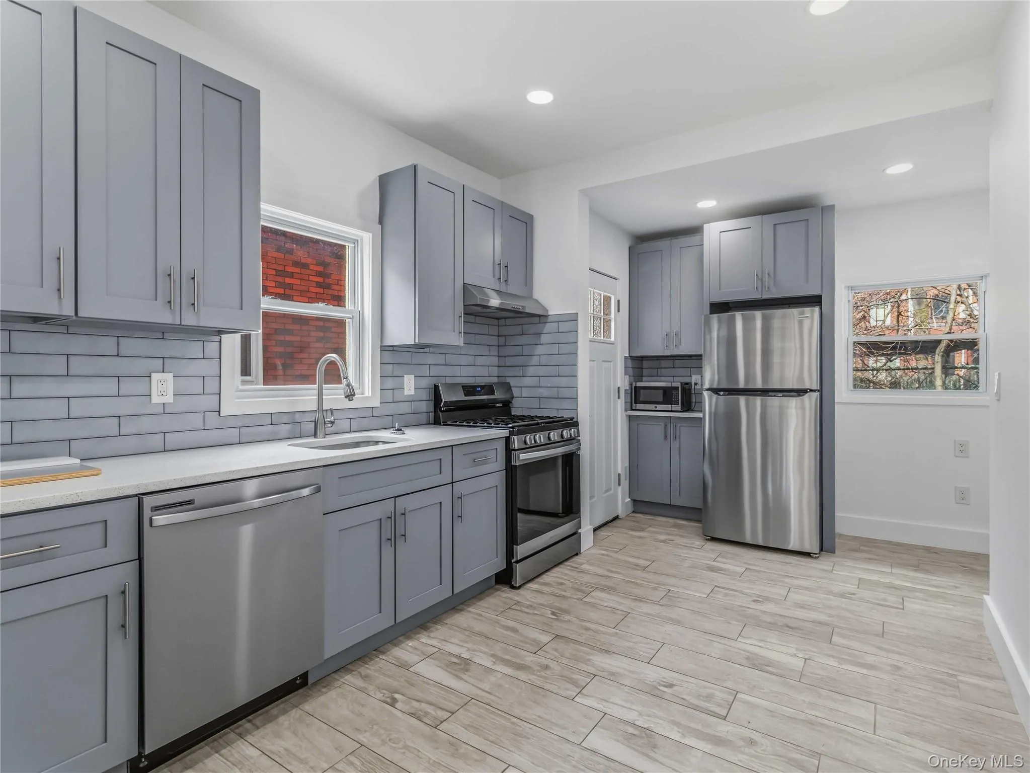 21-52 48th Street, New York, NY, 2 Bedrooms Bedrooms, 5 Rooms Rooms,1 BathroomBathrooms,Residential,For Rent,48th,0,1000215 21-52 48th Street, New York, NY, 2 Bedrooms Bedrooms, 5 Rooms Rooms,1 BathroomBathrooms,Residential,For Rent,48th,0,1000215