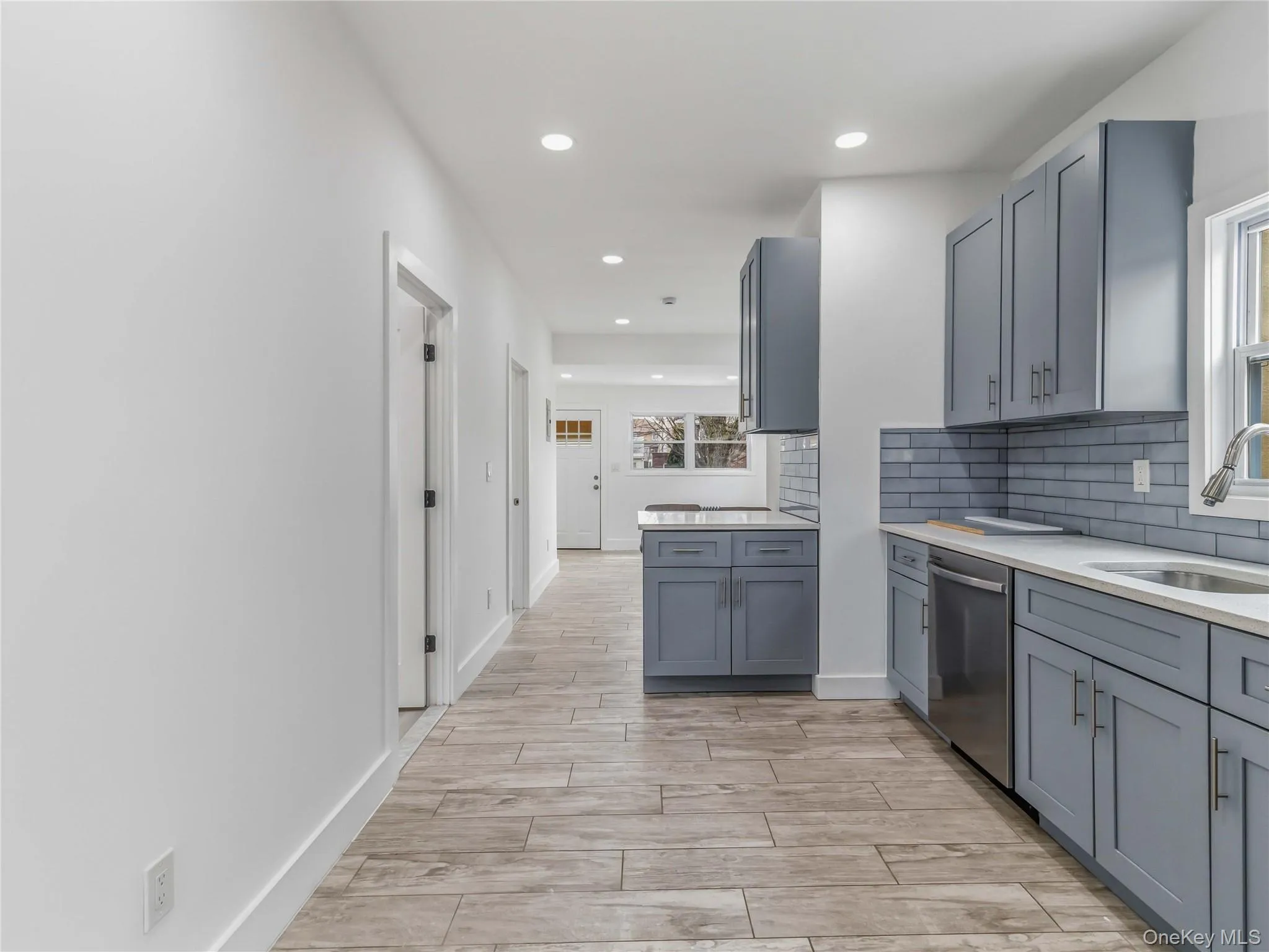 21-52 48th Street, New York, NY, 2 Bedrooms Bedrooms, 5 Rooms Rooms,1 BathroomBathrooms,Residential,For Rent,48th,0,1000215 21-52 48th Street, New York, NY, 2 Bedrooms Bedrooms, 5 Rooms Rooms,1 BathroomBathrooms,Residential,For Rent,48th,0,1000215