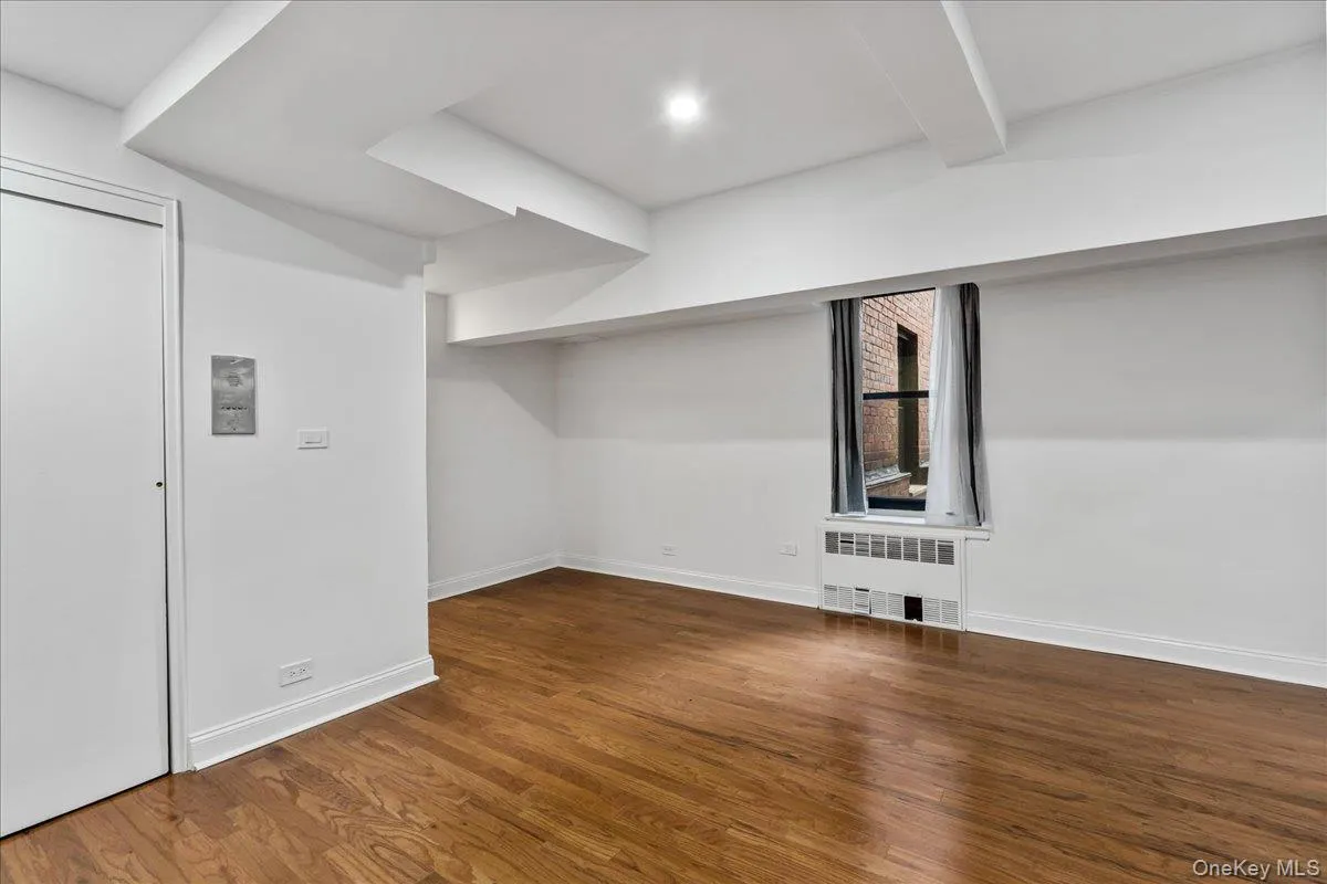 139-15 83rd Avenue, New York, NY, 1 Bedroom Bedrooms, 3 Rooms Rooms,1 BathroomBathrooms,Residential,For Rent,83rd,0,1000220 139-15 83rd Avenue, New York, NY, 1 Bedroom Bedrooms, 3 Rooms Rooms,1 BathroomBathrooms,Residential,For Rent,83rd,0,1000220