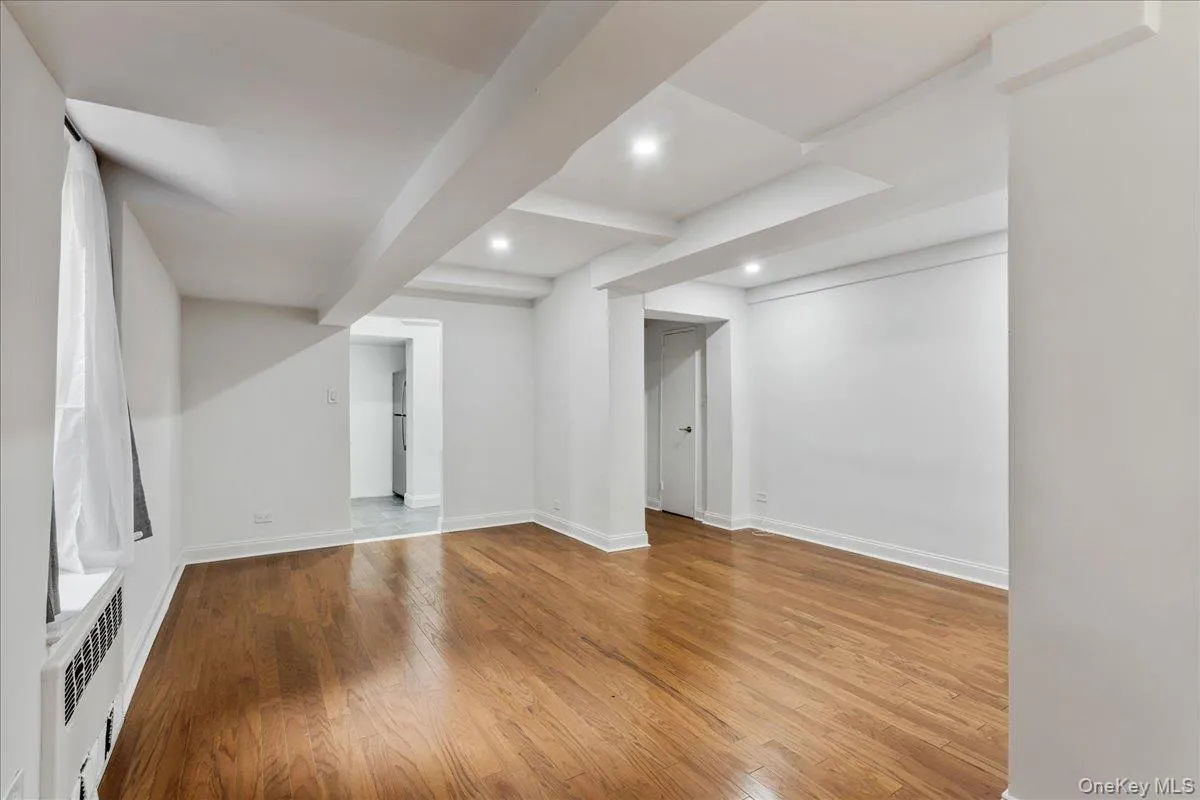139-15 83rd Avenue, New York, NY, 1 Bedroom Bedrooms, 3 Rooms Rooms,1 BathroomBathrooms,Residential,For Rent,83rd,0,1000220 139-15 83rd Avenue, New York, NY, 1 Bedroom Bedrooms, 3 Rooms Rooms,1 BathroomBathrooms,Residential,For Rent,83rd,0,1000220