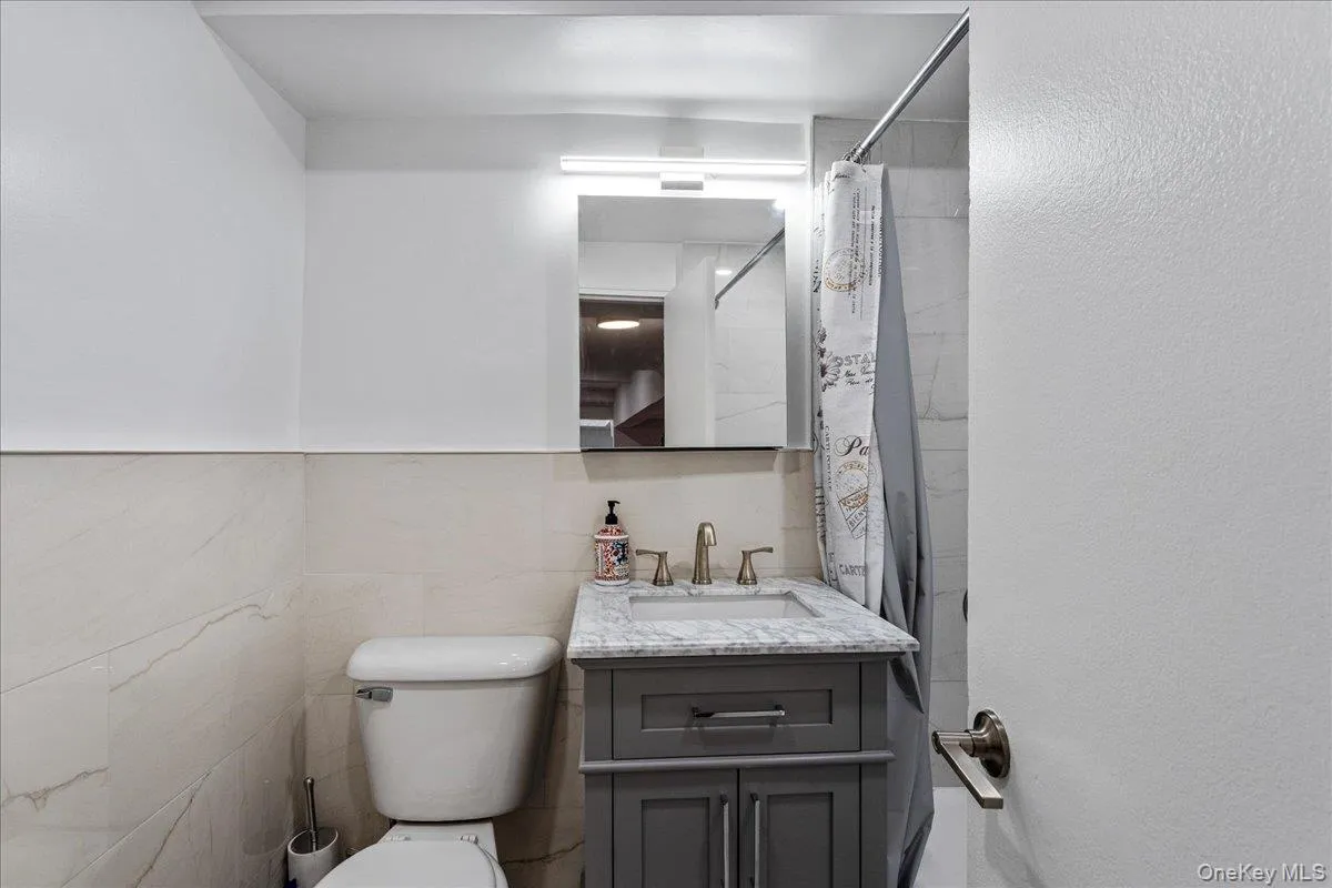 139-15 83rd Avenue, New York, NY, 1 Bedroom Bedrooms, 3 Rooms Rooms,1 BathroomBathrooms,Residential,For Rent,83rd,0,1000220 139-15 83rd Avenue, New York, NY, 1 Bedroom Bedrooms, 3 Rooms Rooms,1 BathroomBathrooms,Residential,For Rent,83rd,0,1000220