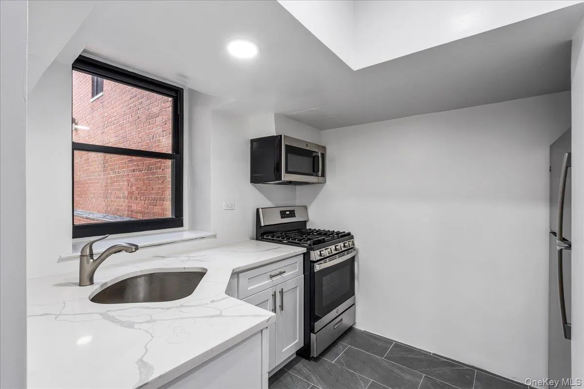 139-15 83rd Avenue, New York, NY, 1 Bedroom Bedrooms, 3 Rooms Rooms,1 BathroomBathrooms,Residential,For Rent,83rd,0,1000220 139-15 83rd Avenue, New York, NY, 1 Bedroom Bedrooms, 3 Rooms Rooms,1 BathroomBathrooms,Residential,For Rent,83rd,0,1000220