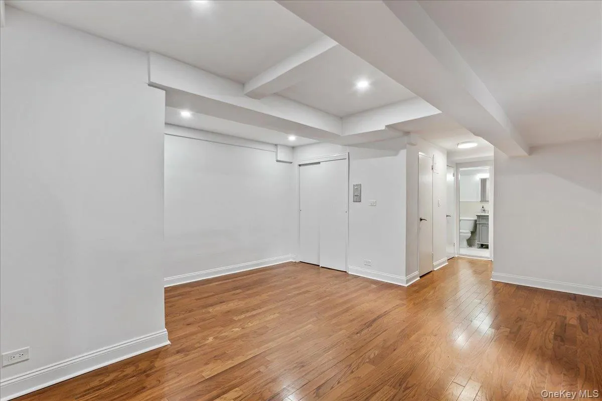 139-15 83rd Avenue, New York, NY, 1 Bedroom Bedrooms, 3 Rooms Rooms,1 BathroomBathrooms,Residential,For Rent,83rd,0,1000220 139-15 83rd Avenue, New York, NY, 1 Bedroom Bedrooms, 3 Rooms Rooms,1 BathroomBathrooms,Residential,For Rent,83rd,0,1000220