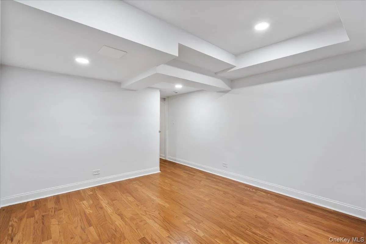 139-15 83rd Avenue, New York, NY, 1 Bedroom Bedrooms, 3 Rooms Rooms,1 BathroomBathrooms,Residential,For Rent,83rd,0,1000220 139-15 83rd Avenue, New York, NY, 1 Bedroom Bedrooms, 3 Rooms Rooms,1 BathroomBathrooms,Residential,For Rent,83rd,0,1000220