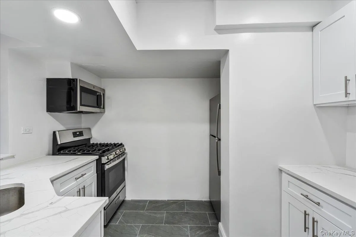 139-15 83rd Avenue, New York, NY, 1 Bedroom Bedrooms, 3 Rooms Rooms,1 BathroomBathrooms,Residential,For Rent,83rd,0,1000220 139-15 83rd Avenue, New York, NY, 1 Bedroom Bedrooms, 3 Rooms Rooms,1 BathroomBathrooms,Residential,For Rent,83rd,0,1000220