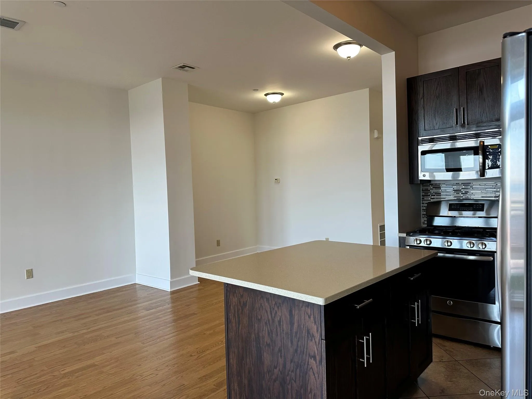90 Bay Street Landing, New York, NY, 3 Rooms Rooms,1 BathroomBathrooms,Residential Lease,For Rent,Bay Street Landing,0,1000236 90 Bay Street Landing, New York, NY, 3 Rooms Rooms,1 BathroomBathrooms,Residential Lease,For Rent,Bay Street Landing,0,1000236