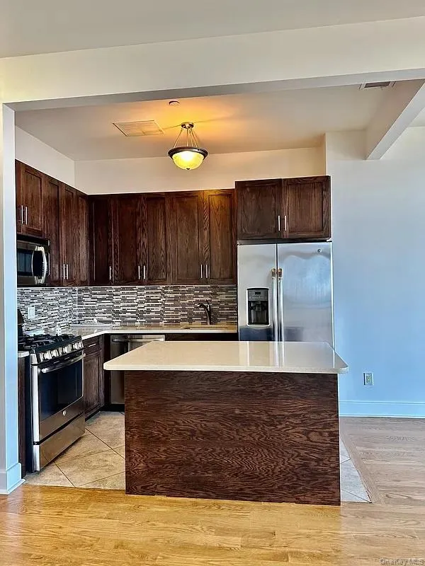 90 Bay Street Landing, New York, NY, 3 Rooms Rooms,1 BathroomBathrooms,Residential Lease,For Rent,Bay Street Landing,0,1000236 90 Bay Street Landing, New York, NY, 3 Rooms Rooms,1 BathroomBathrooms,Residential Lease,For Rent,Bay Street Landing,0,1000236